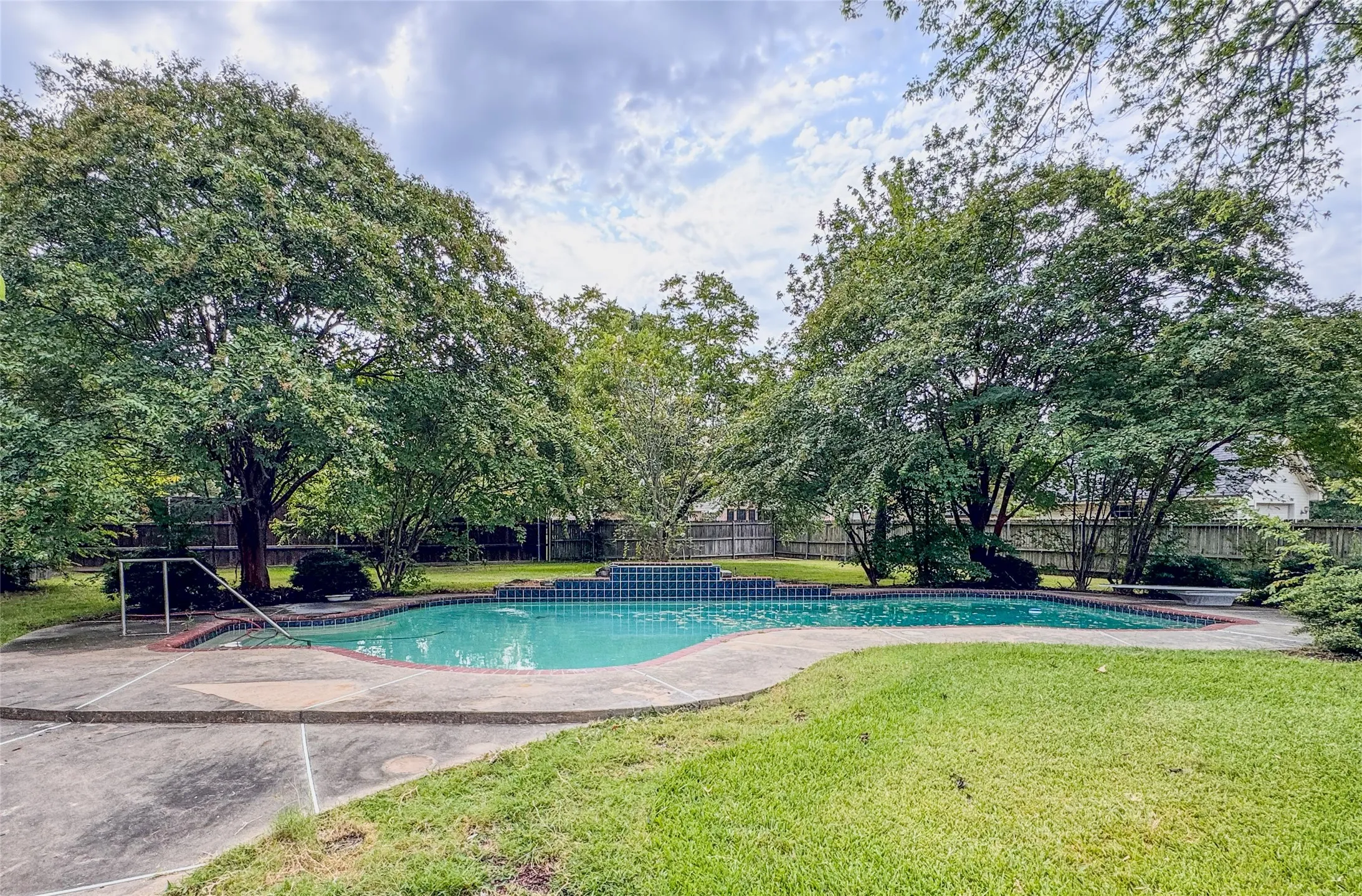 Single Family Residence For Sale in Hopkins County , 204 Briarwood Street, Sulphur Springs, Texas 75482, 4 Bedroom, 2 Bathroom, 2 Garage spaces, 2,439 Sqft, built in 1987, mls#21362456, Real Estate Agent in Sulphur Springs, Homes For Sale in Hopkins county, Homes For Sale in Sulphur Springs, Realtor in Sulphur Springs Texas, Real Estate Brokerage Independent Realty Texas, Luminita Cordes Realtor