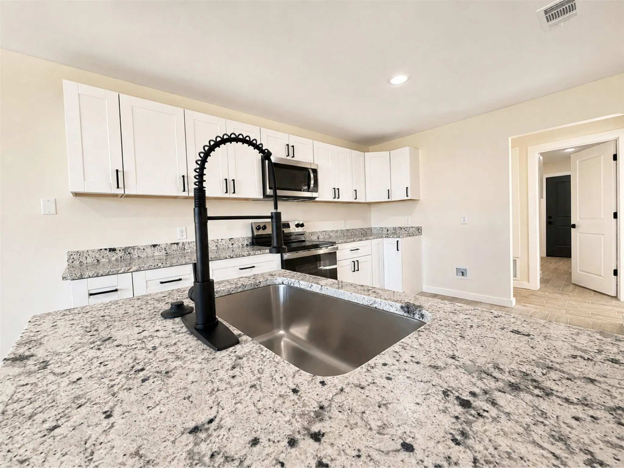 Single Family Residence For Sale in Hopkins County , 204 Briarwood Street, Sulphur Springs, Texas 75482, 4 Bedroom, 2 Bathroom, 2 Garage spaces, 2,439 Sqft, built in 1987, mls#21362456, Real Estate Agent in Sulphur Springs, Homes For Sale in Hopkins county, Homes For Sale in Sulphur Springs, Realtor in Sulphur Springs Texas, Real Estate Brokerage Independent Realty Texas, Luminita Cordes Realtor
