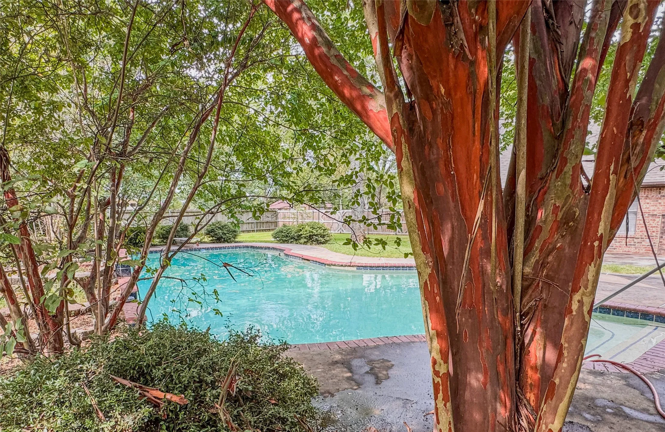 Single Family Residence For Sale in Hopkins County , 204 Briarwood Street, Sulphur Springs, Texas 75482, 4 Bedroom, 2 Bathroom, 2 Garage spaces, 2,439 Sqft, built in 1987, mls#21362456, Real Estate Agent in Sulphur Springs, Homes For Sale in Hopkins county, Homes For Sale in Sulphur Springs, Realtor in Sulphur Springs Texas, Real Estate Brokerage Independent Realty Texas, Luminita Cordes Realtor