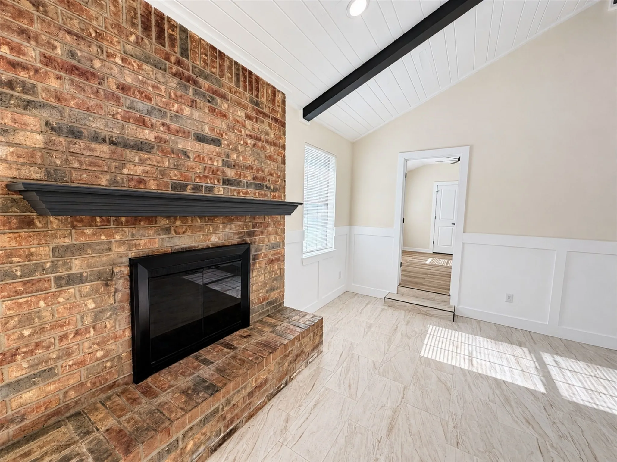 Single Family Residence For Sale in Hopkins County , 204 Briarwood Street, Sulphur Springs, Texas 75482, 4 Bedroom, 2 Bathroom, 2 Garage spaces, 2,439 Sqft, built in 1987, mls#21362456, Real Estate Agent in Sulphur Springs, Homes For Sale in Hopkins county, Homes For Sale in Sulphur Springs, Realtor in Sulphur Springs Texas, Real Estate Brokerage Independent Realty Texas, Luminita Cordes Realtor