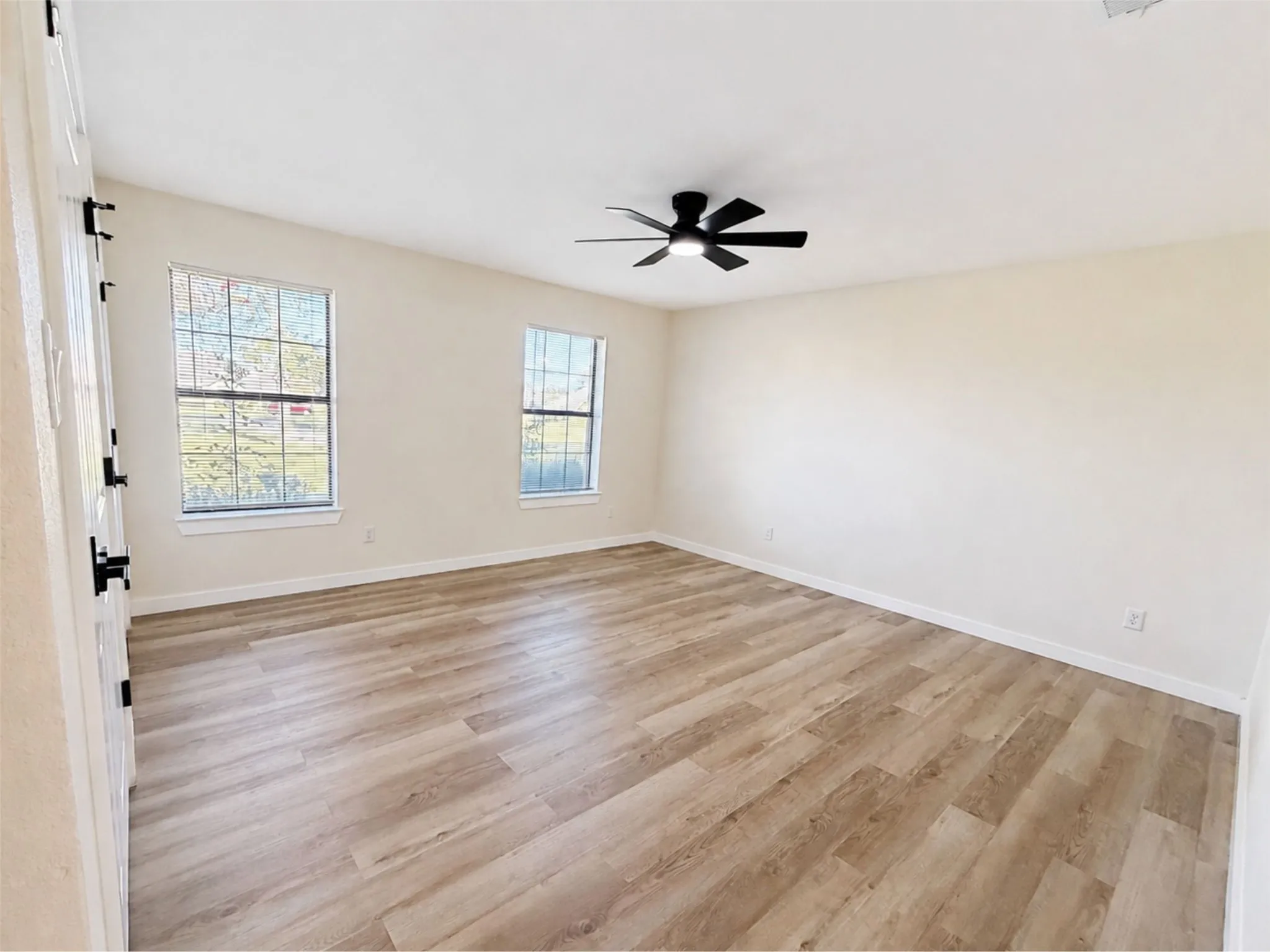 Single Family Residence For Sale in Hopkins County , 204 Briarwood Street, Sulphur Springs, Texas 75482, 4 Bedroom, 2 Bathroom, 2 Garage spaces, 2,439 Sqft, built in 1987, mls#21362456, Real Estate Agent in Sulphur Springs, Homes For Sale in Hopkins county, Homes For Sale in Sulphur Springs, Realtor in Sulphur Springs Texas, Real Estate Brokerage Independent Realty Texas, Luminita Cordes Realtor