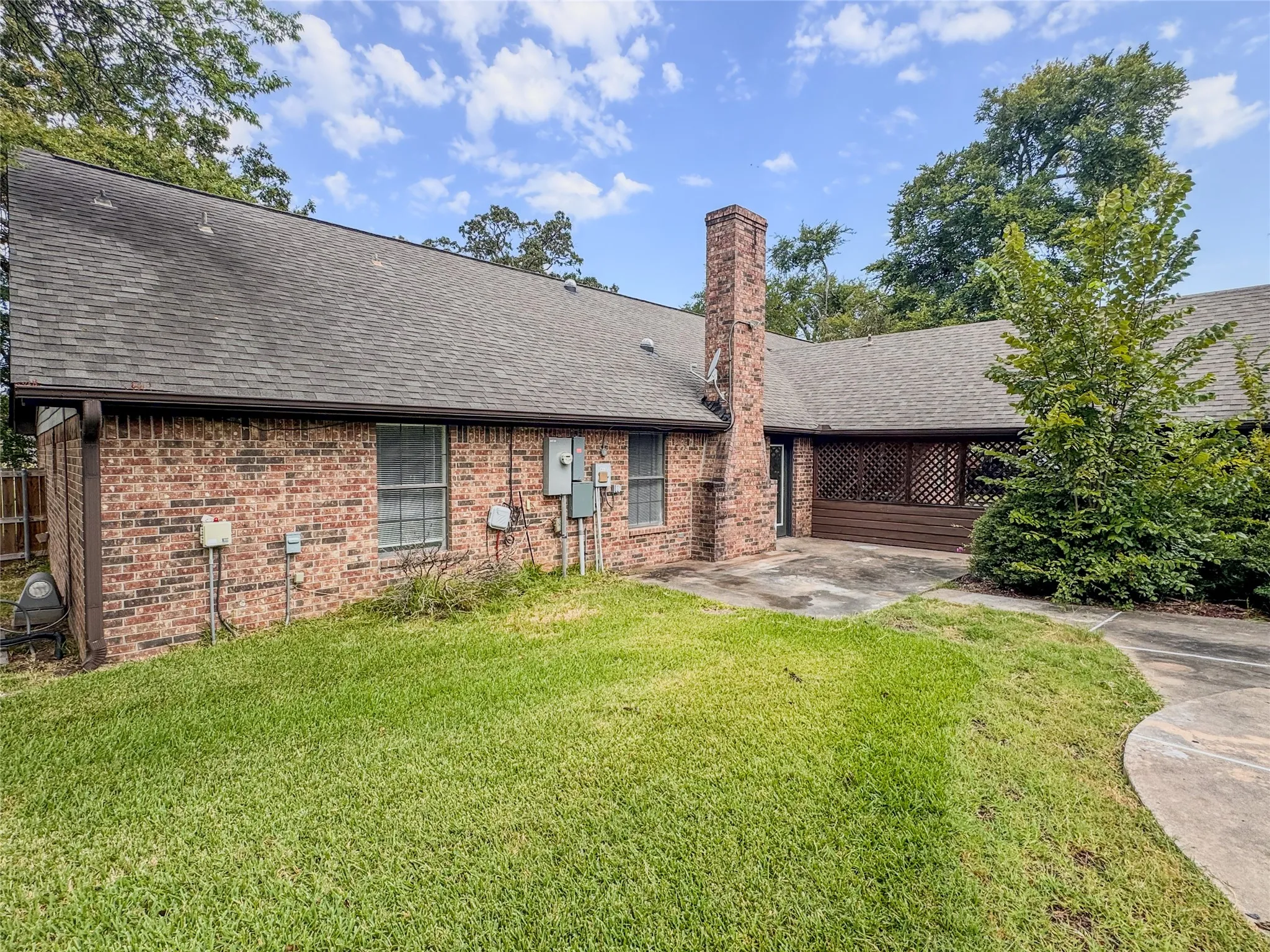 Single Family Residence For Sale in Hopkins County , 204 Briarwood Street, Sulphur Springs, Texas 75482, 4 Bedroom, 2 Bathroom, 2 Garage spaces, 2,439 Sqft, built in 1987, mls#21362456, Real Estate Agent in Sulphur Springs, Homes For Sale in Hopkins county, Homes For Sale in Sulphur Springs, Realtor in Sulphur Springs Texas, Real Estate Brokerage Independent Realty Texas, Luminita Cordes Realtor