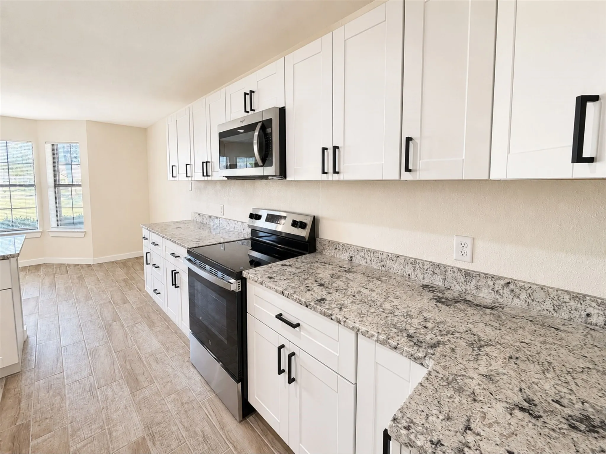 Single Family Residence For Sale in Hopkins County , 204 Briarwood Street, Sulphur Springs, Texas 75482, 4 Bedroom, 2 Bathroom, 2 Garage spaces, 2,439 Sqft, built in 1987, mls#21362456, Real Estate Agent in Sulphur Springs, Homes For Sale in Hopkins county, Homes For Sale in Sulphur Springs, Realtor in Sulphur Springs Texas, Real Estate Brokerage Independent Realty Texas, Luminita Cordes Realtor