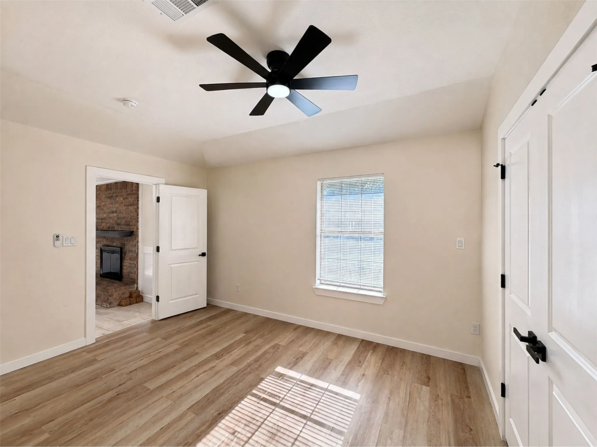 Single Family Residence For Sale in Hopkins County , 204 Briarwood Street, Sulphur Springs, Texas 75482, 4 Bedroom, 2 Bathroom, 2 Garage spaces, 2,439 Sqft, built in 1987, mls#21362456, Real Estate Agent in Sulphur Springs, Homes For Sale in Hopkins county, Homes For Sale in Sulphur Springs, Realtor in Sulphur Springs Texas, Real Estate Brokerage Independent Realty Texas, Luminita Cordes Realtor