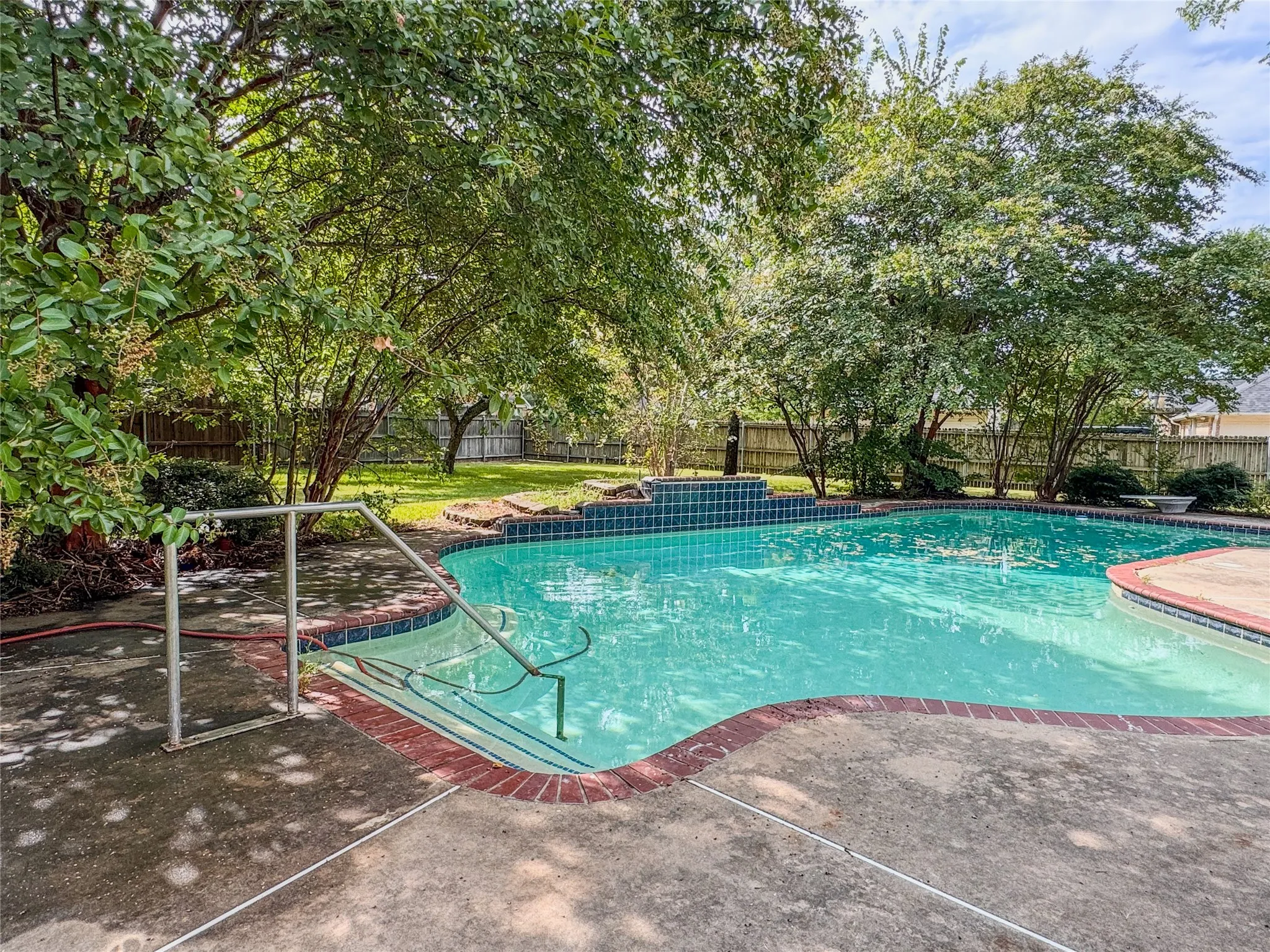 Single Family Residence For Sale in Hopkins County , 204 Briarwood Street, Sulphur Springs, Texas 75482, 4 Bedroom, 2 Bathroom, 2 Garage spaces, 2,439 Sqft, built in 1987, mls#21362456, Real Estate Agent in Sulphur Springs, Homes For Sale in Hopkins county, Homes For Sale in Sulphur Springs, Realtor in Sulphur Springs Texas, Real Estate Brokerage Independent Realty Texas, Luminita Cordes Realtor