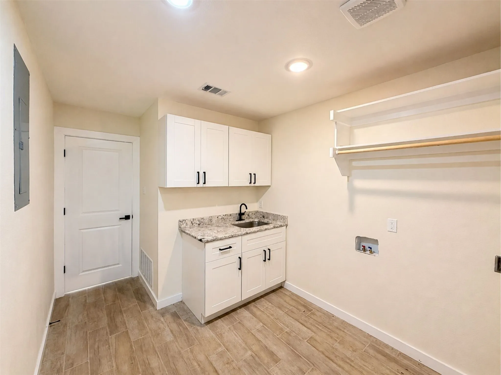 Single Family Residence For Sale in Hopkins County , 204 Briarwood Street, Sulphur Springs, Texas 75482, 4 Bedroom, 2 Bathroom, 2 Garage spaces, 2,439 Sqft, built in 1987, mls#21362456, Real Estate Agent in Sulphur Springs, Homes For Sale in Hopkins county, Homes For Sale in Sulphur Springs, Realtor in Sulphur Springs Texas, Real Estate Brokerage Independent Realty Texas, Luminita Cordes Realtor