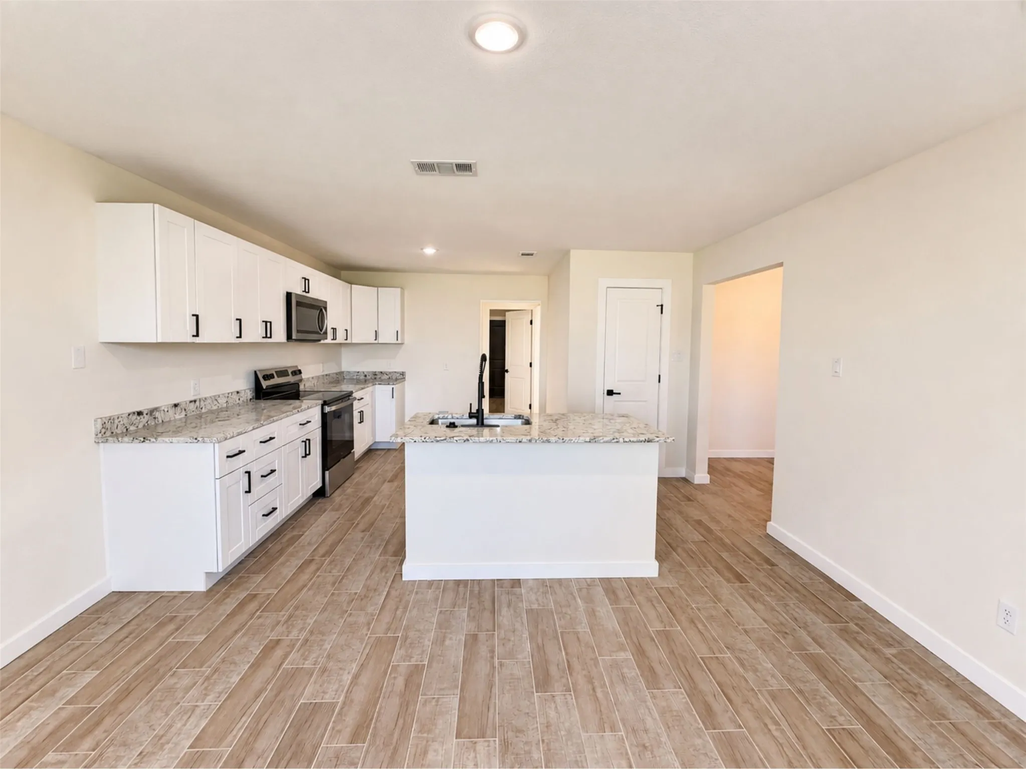 Single Family Residence For Sale in Hopkins County , 204 Briarwood Street, Sulphur Springs, Texas 75482, 4 Bedroom, 2 Bathroom, 2 Garage spaces, 2,439 Sqft, built in 1987, mls#21362456, Real Estate Agent in Sulphur Springs, Homes For Sale in Hopkins county, Homes For Sale in Sulphur Springs, Realtor in Sulphur Springs Texas, Real Estate Brokerage Independent Realty Texas, Luminita Cordes Realtor
