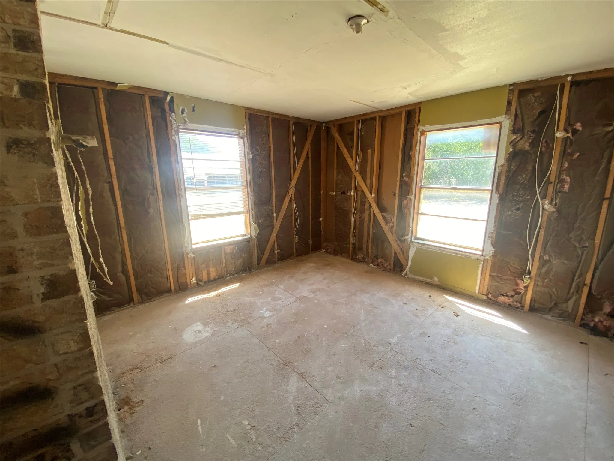 Single Family Residence For Sale in Coleman County , 1415 Mountain Street, Coleman, Texas 76834, 3 Bedroom, 2 Bathroom, Garage spaces, 1,260 Sqft, built in 1960, mls#21366039, Real Estate Agent in Coleman, Homes For Sale in Coleman county, Homes For Sale in Coleman, Realtor in Coleman Texas, Real Estate Brokerage Independent Realty Texas, Luminita Cordes Realtor