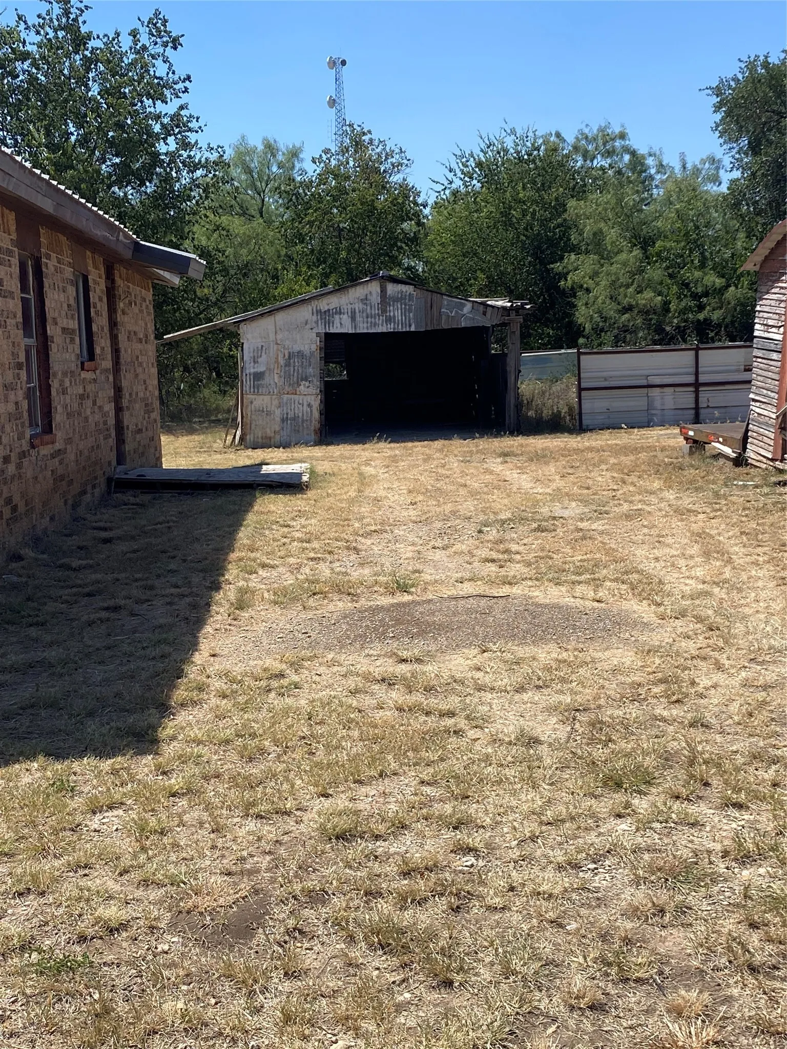 Single Family Residence For Sale in Coleman County , 1415 Mountain Street, Coleman, Texas 76834, 3 Bedroom, 2 Bathroom, Garage spaces, 1,260 Sqft, built in 1960, mls#21366039, Real Estate Agent in Coleman, Homes For Sale in Coleman county, Homes For Sale in Coleman, Realtor in Coleman Texas, Real Estate Brokerage Independent Realty Texas, Luminita Cordes Realtor