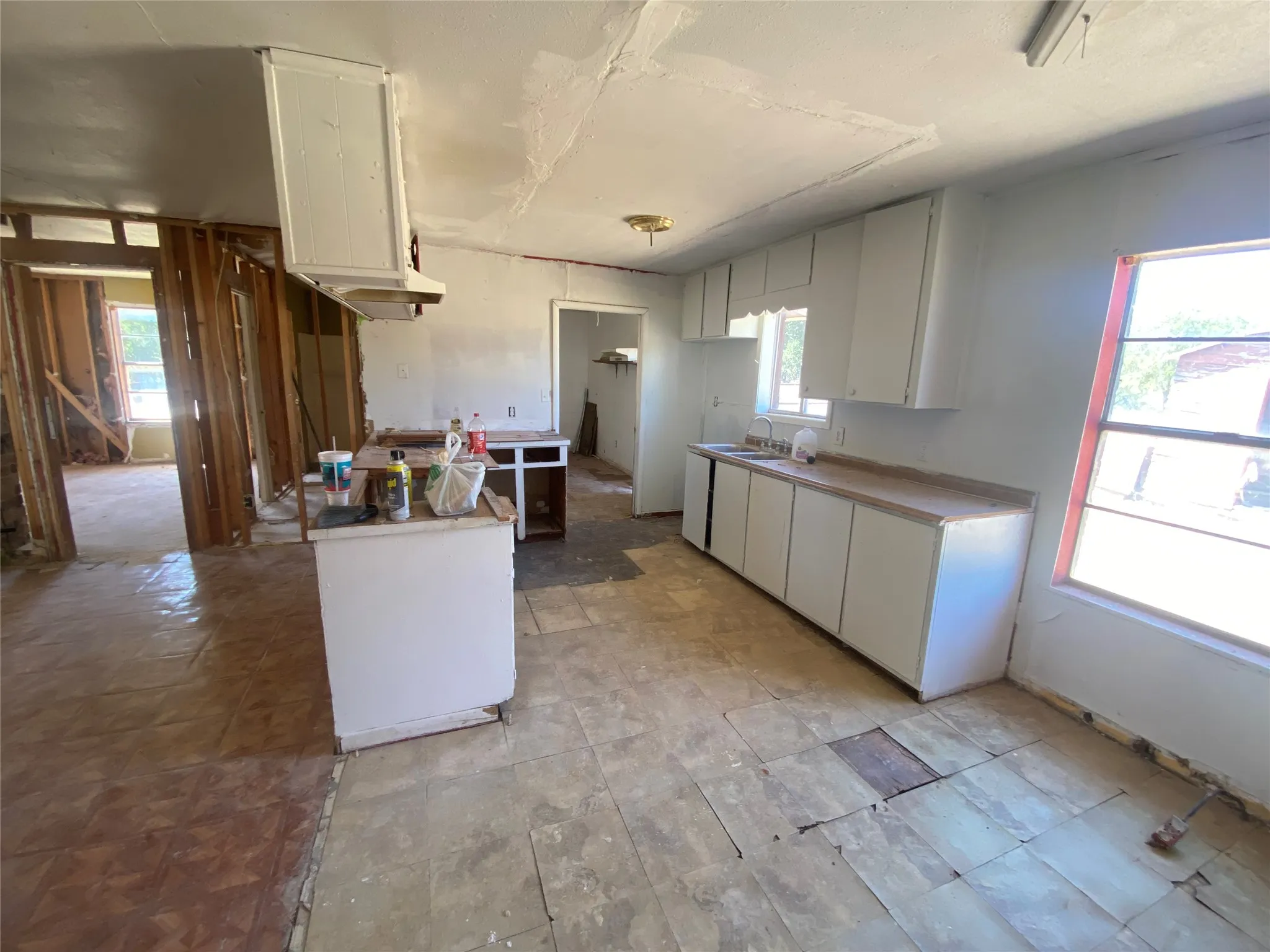 Single Family Residence For Sale in Coleman County , 1415 Mountain Street, Coleman, Texas 76834, 3 Bedroom, 2 Bathroom, Garage spaces, 1,260 Sqft, built in 1960, mls#21366039, Real Estate Agent in Coleman, Homes For Sale in Coleman county, Homes For Sale in Coleman, Realtor in Coleman Texas, Real Estate Brokerage Independent Realty Texas, Luminita Cordes Realtor