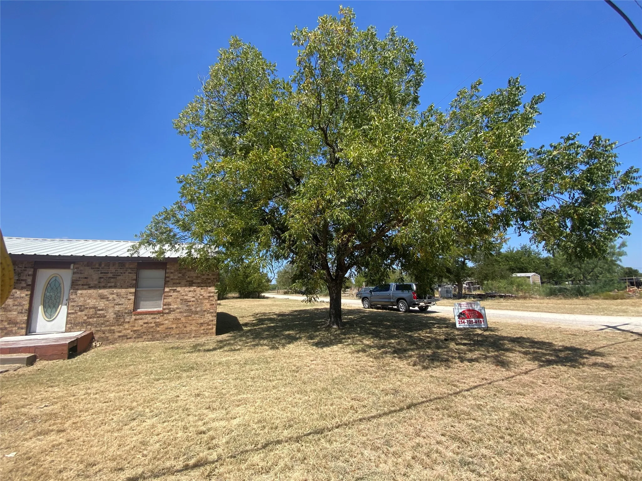 Single Family Residence For Sale in Coleman County , 1415 Mountain Street, Coleman, Texas 76834, 3 Bedroom, 2 Bathroom, Garage spaces, 1,260 Sqft, built in 1960, mls#21366039, Real Estate Agent in Coleman, Homes For Sale in Coleman county, Homes For Sale in Coleman, Realtor in Coleman Texas, Real Estate Brokerage Independent Realty Texas, Luminita Cordes Realtor