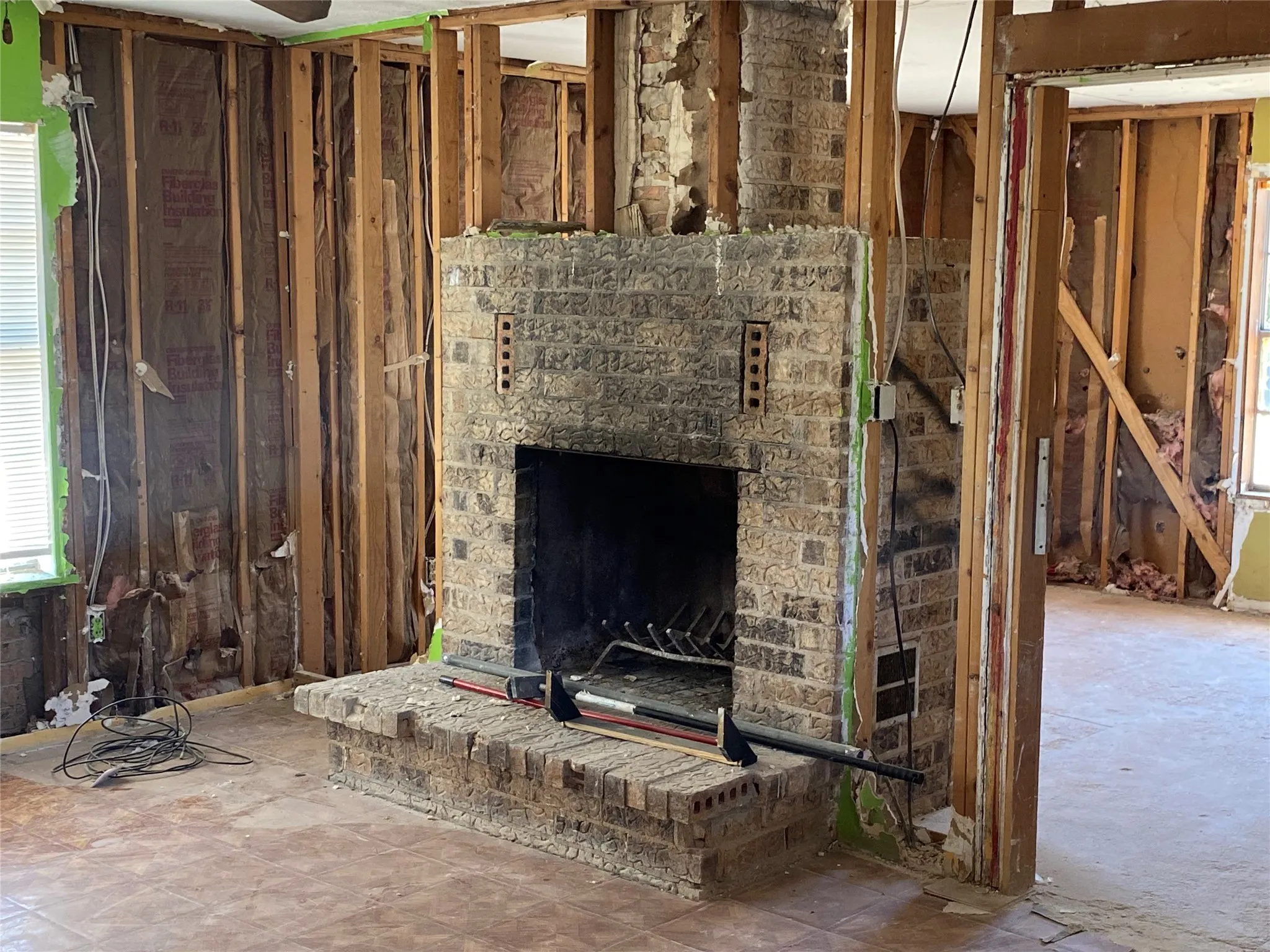 Single Family Residence For Sale in Coleman County , 1415 Mountain Street, Coleman, Texas 76834, 3 Bedroom, 2 Bathroom, Garage spaces, 1,260 Sqft, built in 1960, mls#21366039, Real Estate Agent in Coleman, Homes For Sale in Coleman county, Homes For Sale in Coleman, Realtor in Coleman Texas, Real Estate Brokerage Independent Realty Texas, Luminita Cordes Realtor