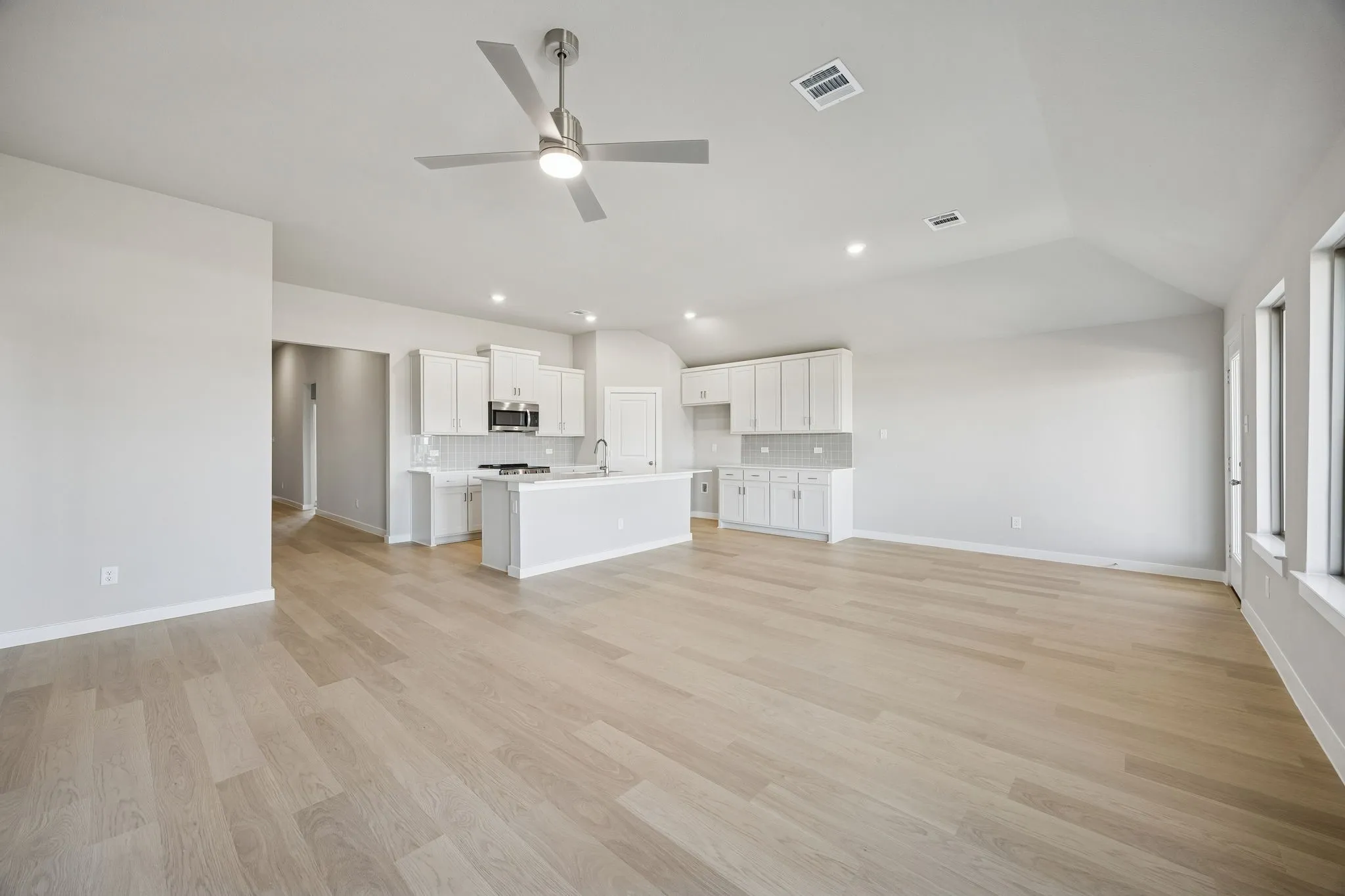 Single Family Residence For Sale in Kaufman County , 1533 Oakdale Drive, Kaufman, Texas 75142, 4 Bedroom, 2 Bathroom, 2 Garage spaces, 1,854 Sqft, built in 2026, mls#21367330, Real Estate Agent in Kaufman, Homes For Sale in Kaufman county, Homes For Sale in Kaufman, Realtor in Kaufman Texas, Real Estate Brokerage Independent Realty Texas, Luminita Cordes Realtor