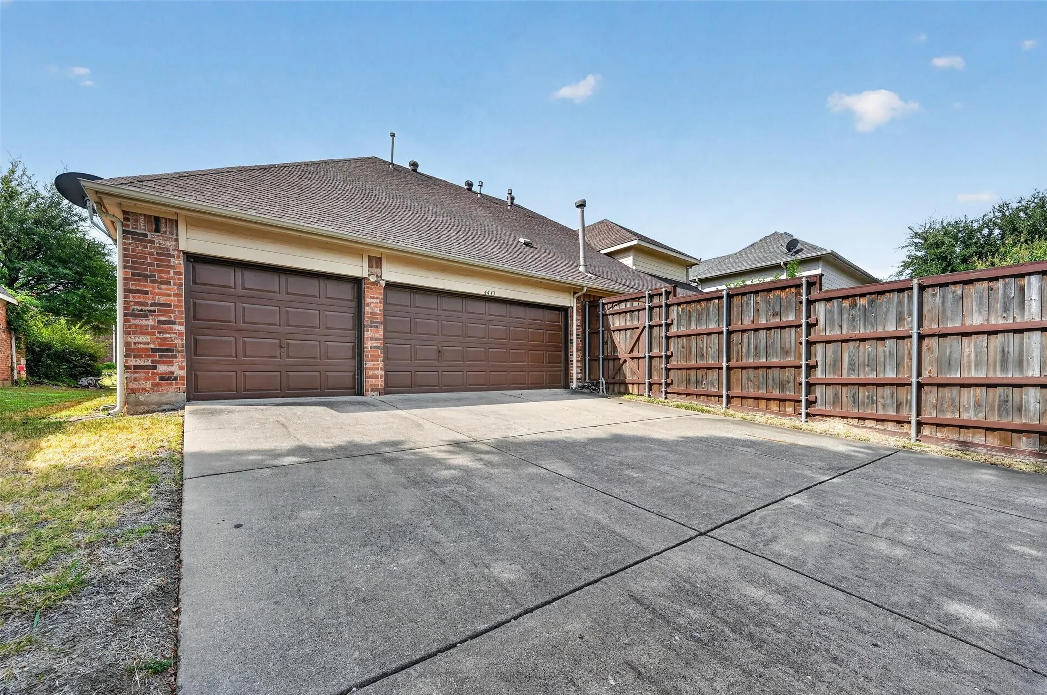 Single Family Residence For Sale in Collin County , 4433 Sanderosa Lane, Richardson, Texas 75082, 5 Bedroom, 4 Bathroom, 3 Garage spaces, 4,084 Sqft, built in 2004, mls#21367322, Real Estate Agent in Richardson, Homes For Sale in Collin county, Homes For Sale in Richardson, Realtor in Richardson Texas, Real Estate Brokerage Independent Realty Texas, Luminita Cordes Realtor