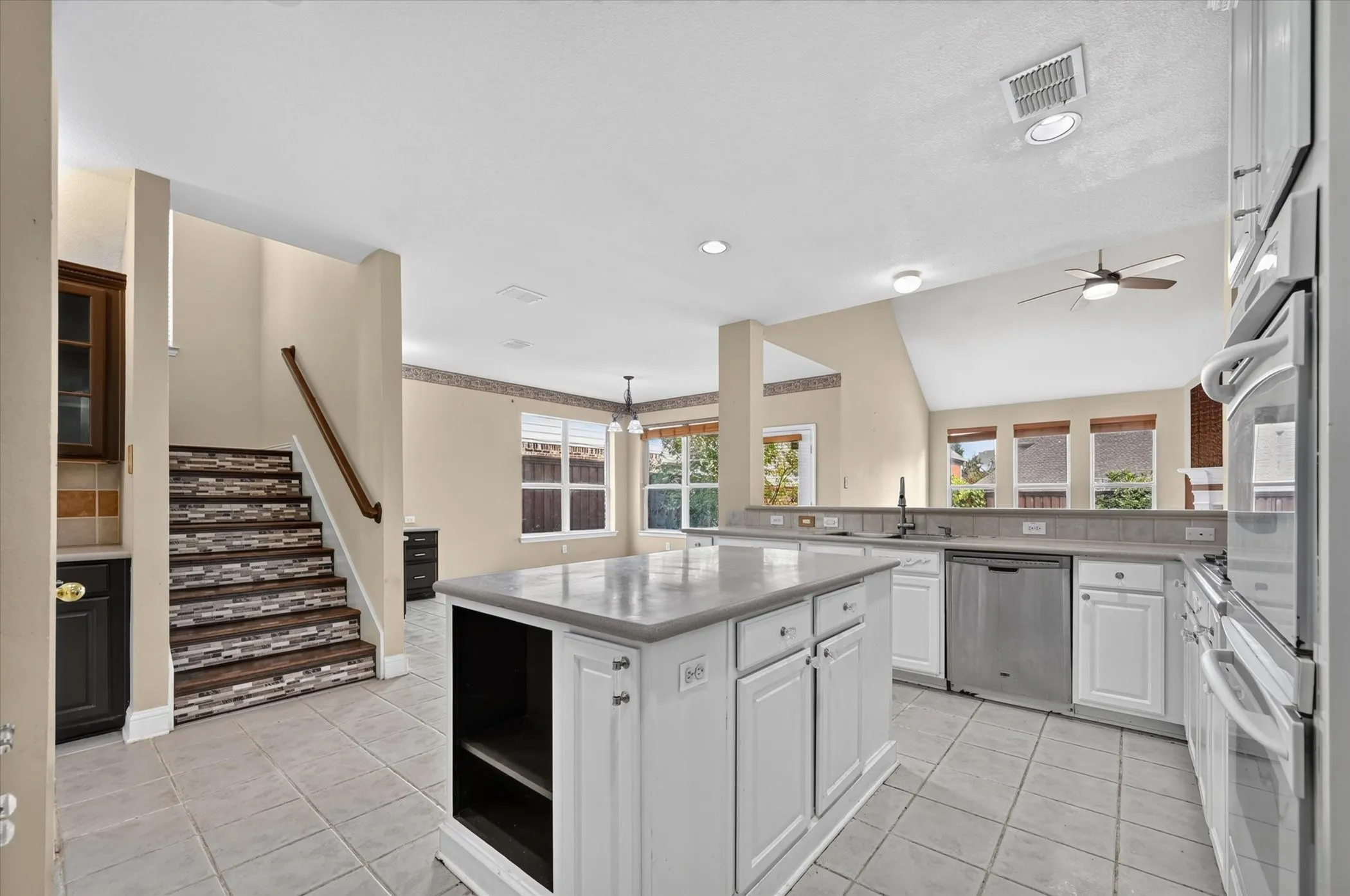 Single Family Residence For Sale in Collin County , 4433 Sanderosa Lane, Richardson, Texas 75082, 5 Bedroom, 4 Bathroom, 3 Garage spaces, 4,084 Sqft, built in 2004, mls#21367322, Real Estate Agent in Richardson, Homes For Sale in Collin county, Homes For Sale in Richardson, Realtor in Richardson Texas, Real Estate Brokerage Independent Realty Texas, Luminita Cordes Realtor