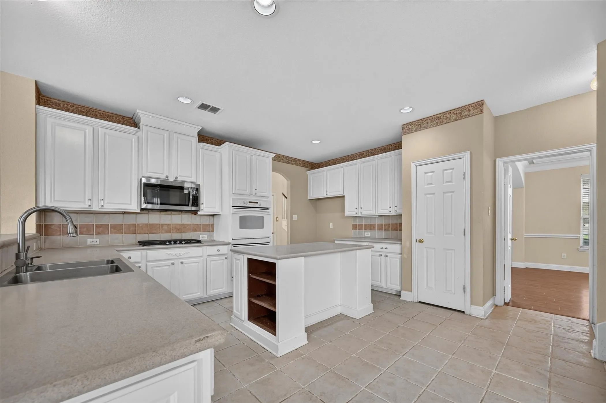 Single Family Residence For Sale in Collin County , 4433 Sanderosa Lane, Richardson, Texas 75082, 5 Bedroom, 4 Bathroom, 3 Garage spaces, 4,084 Sqft, built in 2004, mls#21367322, Real Estate Agent in Richardson, Homes For Sale in Collin county, Homes For Sale in Richardson, Realtor in Richardson Texas, Real Estate Brokerage Independent Realty Texas, Luminita Cordes Realtor