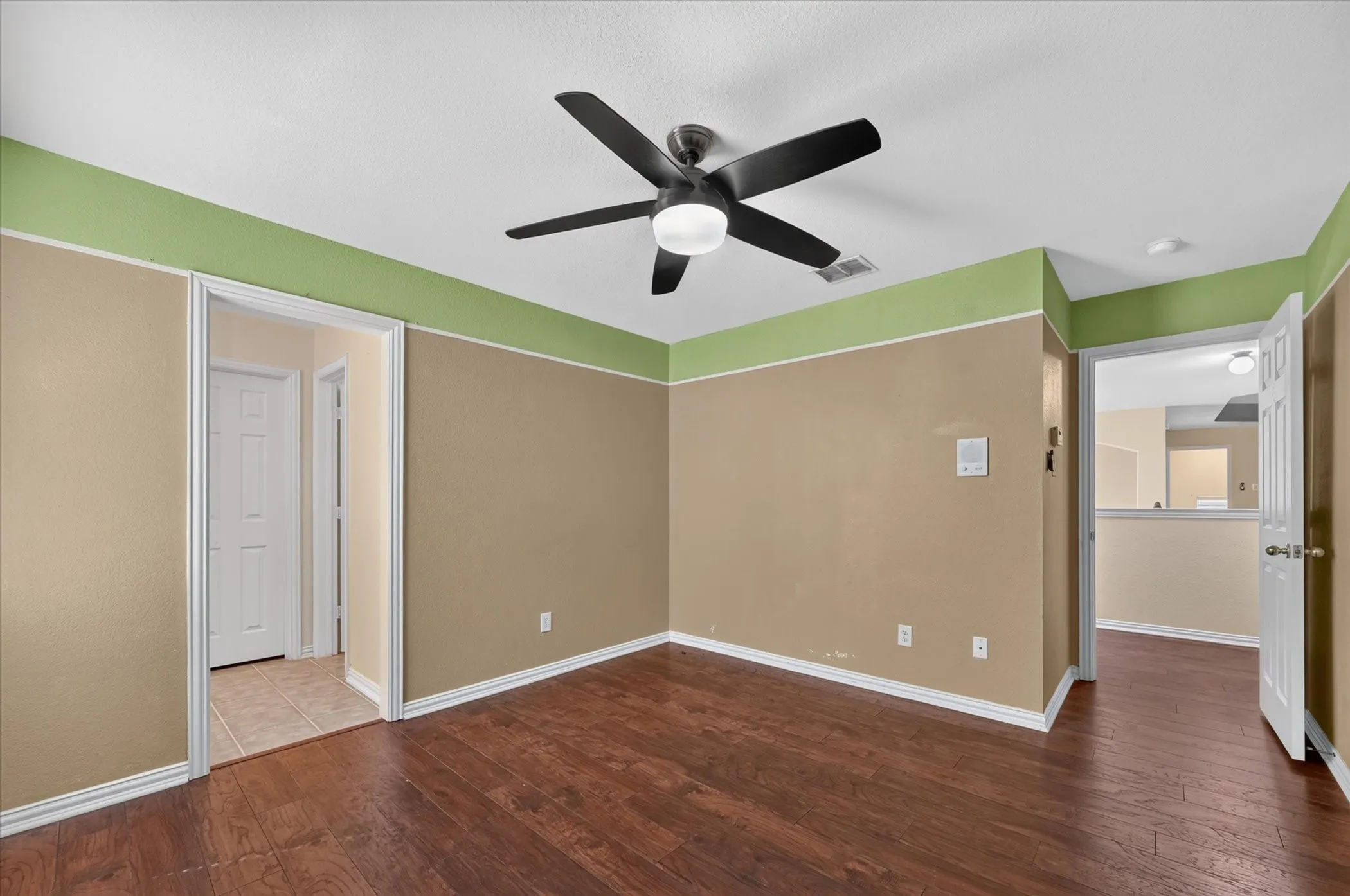 Single Family Residence For Sale in Collin County , 4433 Sanderosa Lane, Richardson, Texas 75082, 5 Bedroom, 4 Bathroom, 3 Garage spaces, 4,084 Sqft, built in 2004, mls#21367322, Real Estate Agent in Richardson, Homes For Sale in Collin county, Homes For Sale in Richardson, Realtor in Richardson Texas, Real Estate Brokerage Independent Realty Texas, Luminita Cordes Realtor