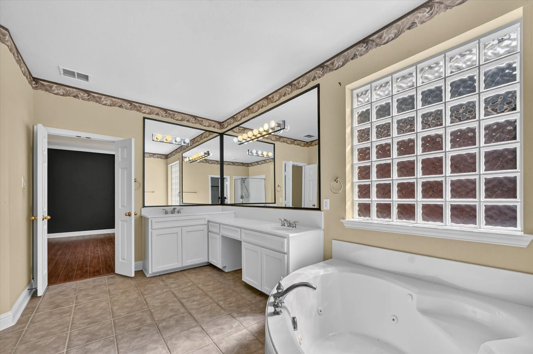 Single Family Residence For Sale in Collin County , 4433 Sanderosa Lane, Richardson, Texas 75082, 5 Bedroom, 4 Bathroom, 3 Garage spaces, 4,084 Sqft, built in 2004, mls#21367322, Real Estate Agent in Richardson, Homes For Sale in Collin county, Homes For Sale in Richardson, Realtor in Richardson Texas, Real Estate Brokerage Independent Realty Texas, Luminita Cordes Realtor