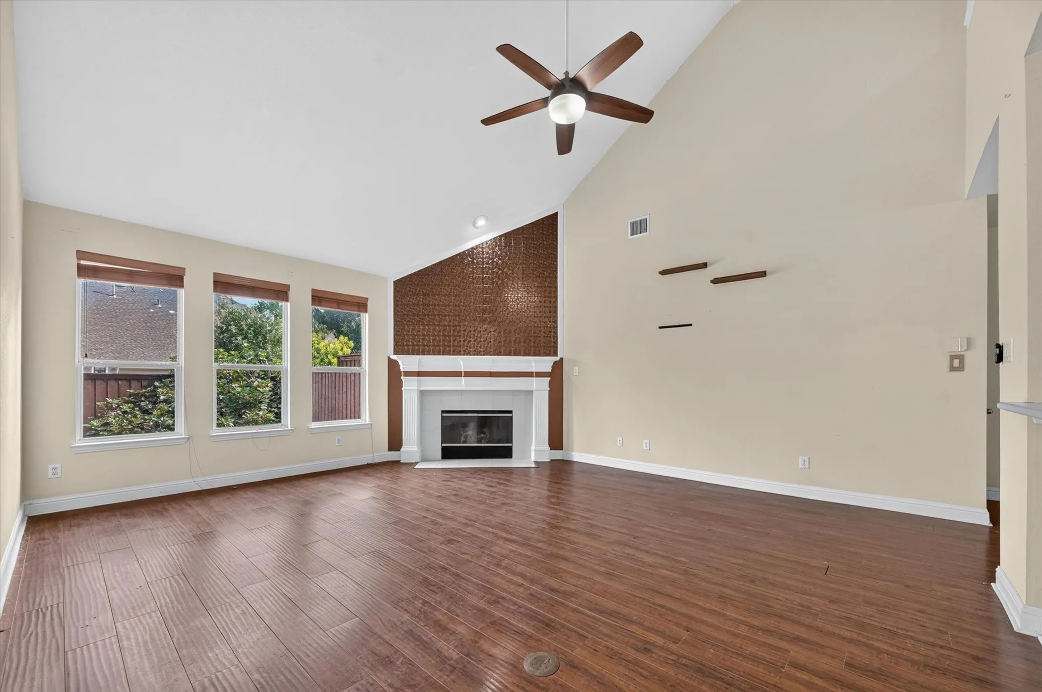Single Family Residence For Sale in Collin County , 4433 Sanderosa Lane, Richardson, Texas 75082, 5 Bedroom, 4 Bathroom, 3 Garage spaces, 4,084 Sqft, built in 2004, mls#21367322, Real Estate Agent in Richardson, Homes For Sale in Collin county, Homes For Sale in Richardson, Realtor in Richardson Texas, Real Estate Brokerage Independent Realty Texas, Luminita Cordes Realtor