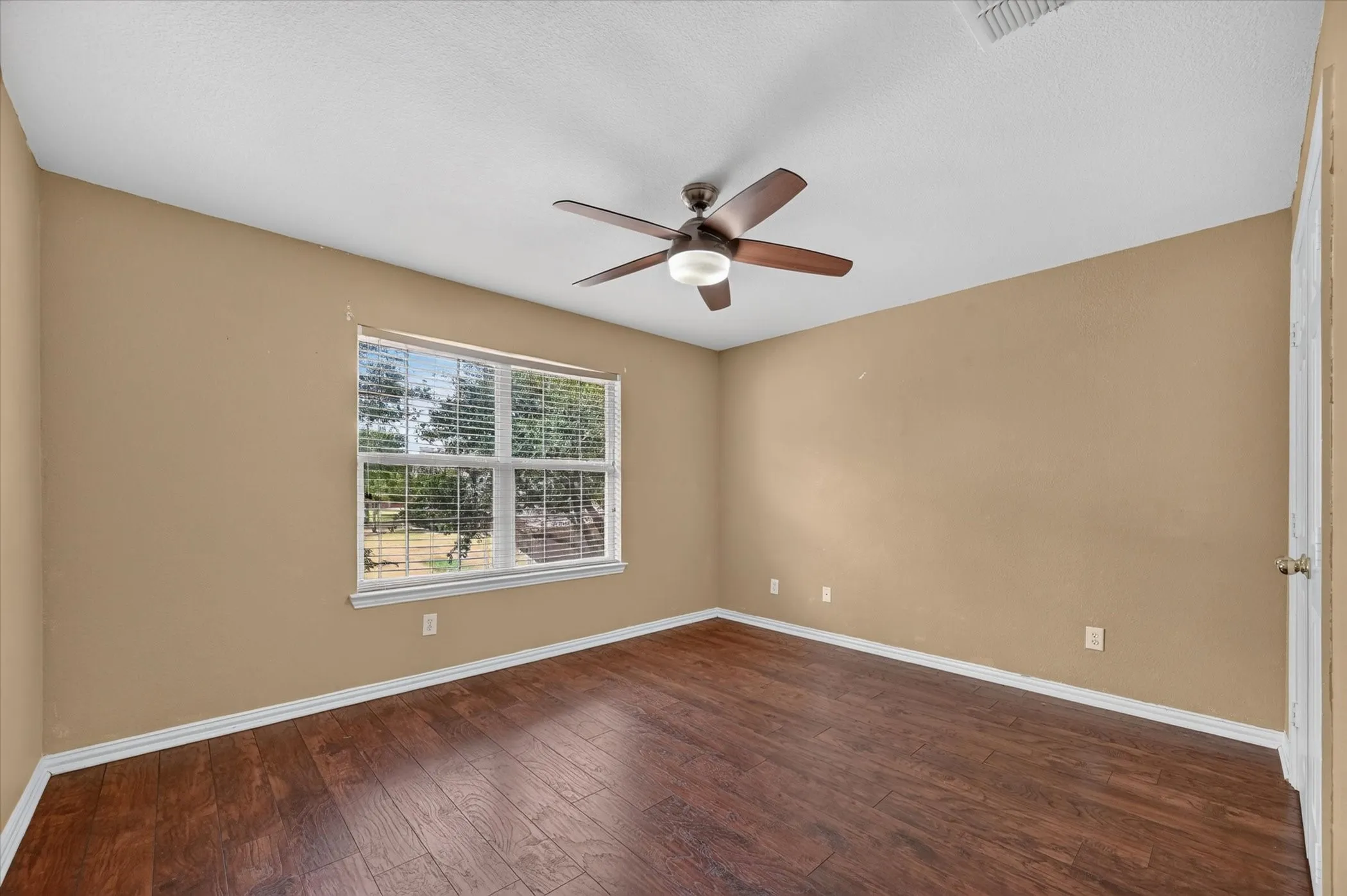 Single Family Residence For Sale in Collin County , 4433 Sanderosa Lane, Richardson, Texas 75082, 5 Bedroom, 4 Bathroom, 3 Garage spaces, 4,084 Sqft, built in 2004, mls#21367322, Real Estate Agent in Richardson, Homes For Sale in Collin county, Homes For Sale in Richardson, Realtor in Richardson Texas, Real Estate Brokerage Independent Realty Texas, Luminita Cordes Realtor