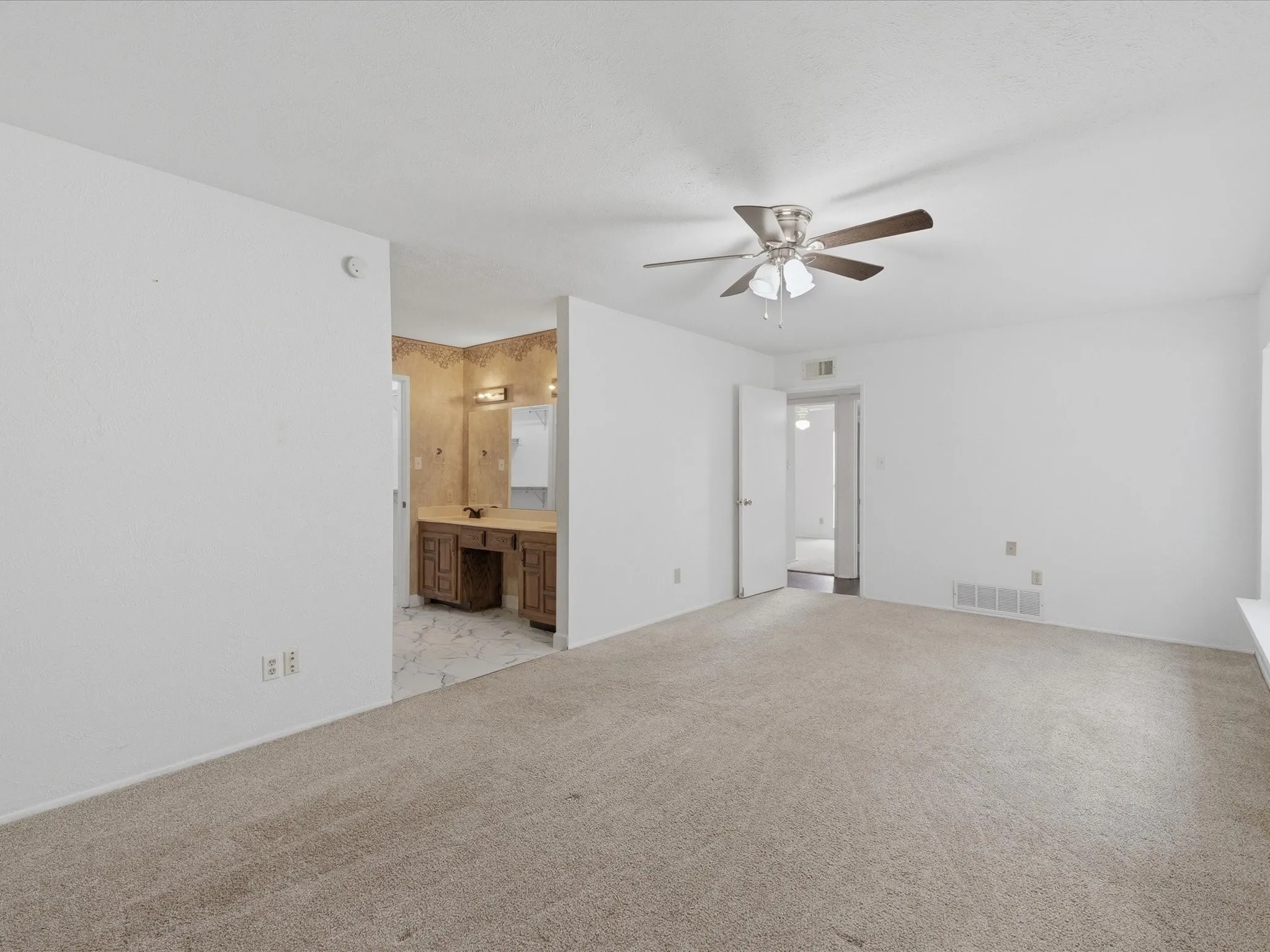 Single Family Residence For Rent in Collin County , 7612 Jerome Drive, Plano, Texas 75025, 3 Bedroom, 2 Bathroom, 2 Garage spaces, 1,963 Sqft, built in 1982, mls#21367333, Real Estate Agent in Plano, Homes For Rent in Collin county, Homes For Rent in Plano, Realtor in Plano Texas, Real Estate Brokerage Independent Realty Texas, Luminita Cordes Realtor