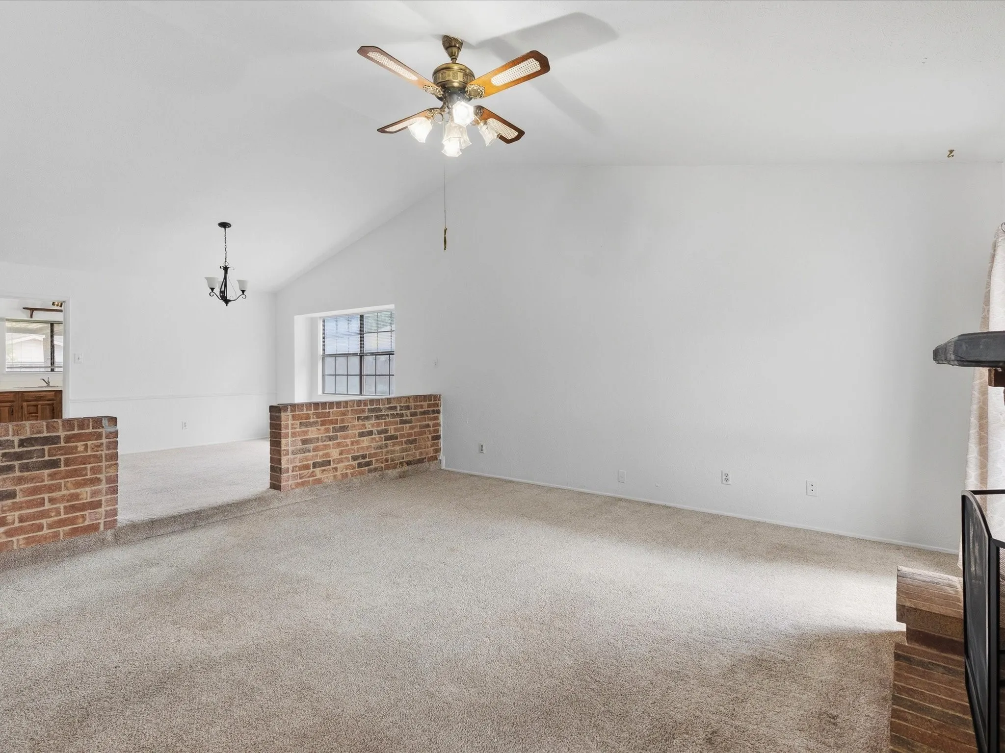 Vaulted ceiling with a ceiling fan