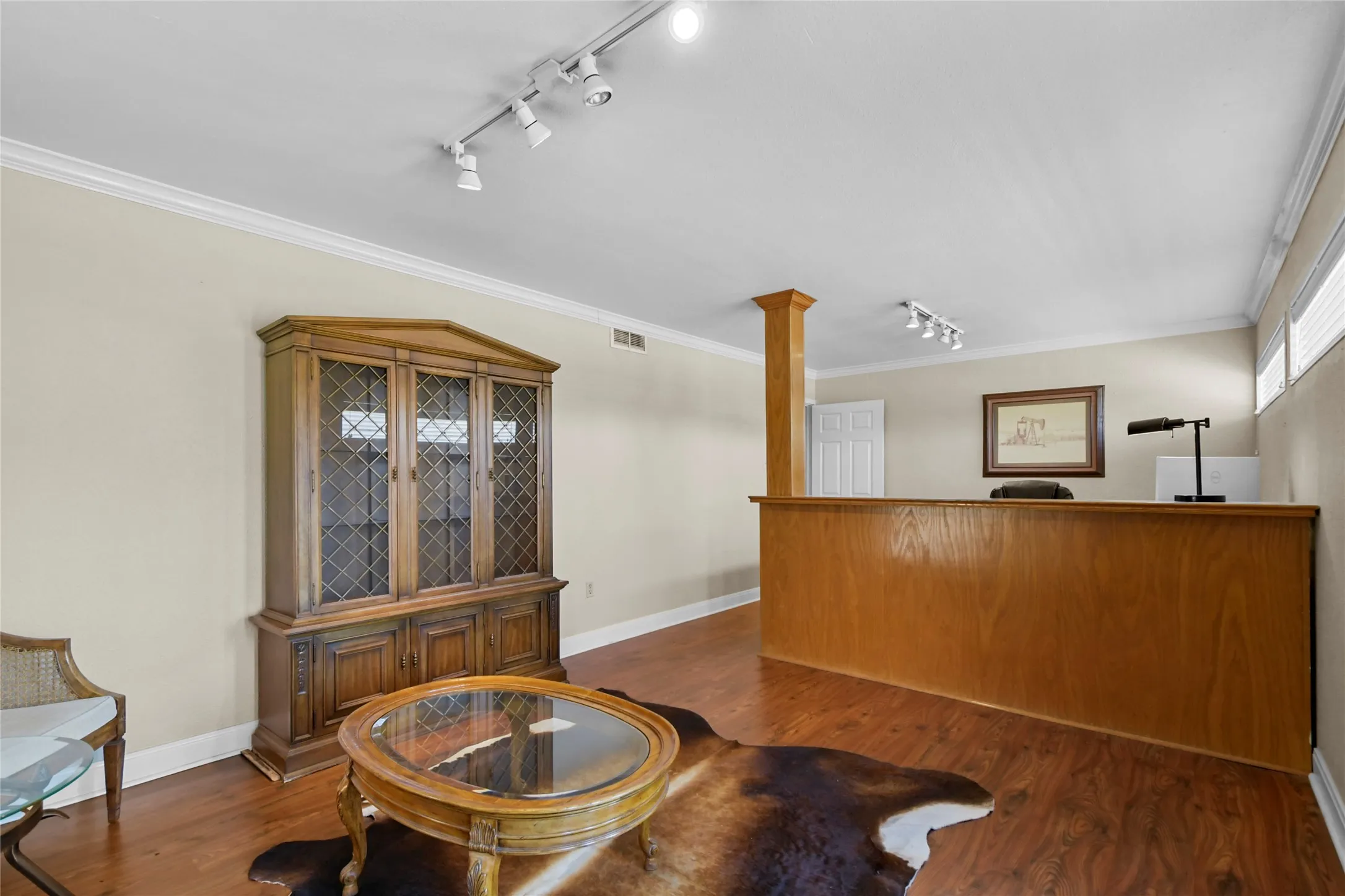 Entrance Into Looby and Reception Desk