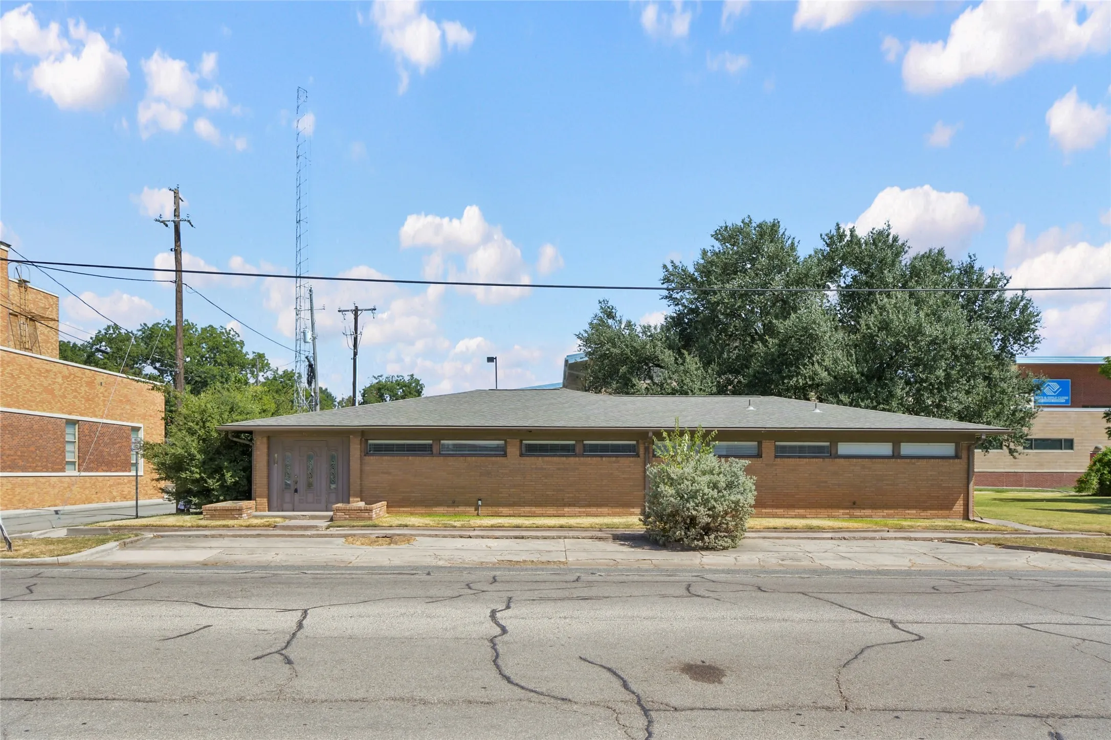 Office For Sale in Cooke County , 301 E Broadway Street, Gainesville, Texas 76240, 0, 0, Garage spaces, 0 Sqft, built in 1960, mls#21365222, Real Estate Agent in Gainesville, Homes For Sale in Cooke county, Homes For Sale in Gainesville, Realtor in Gainesville Texas, Real Estate Brokerage Independent Realty Texas, Luminita Cordes Realtor