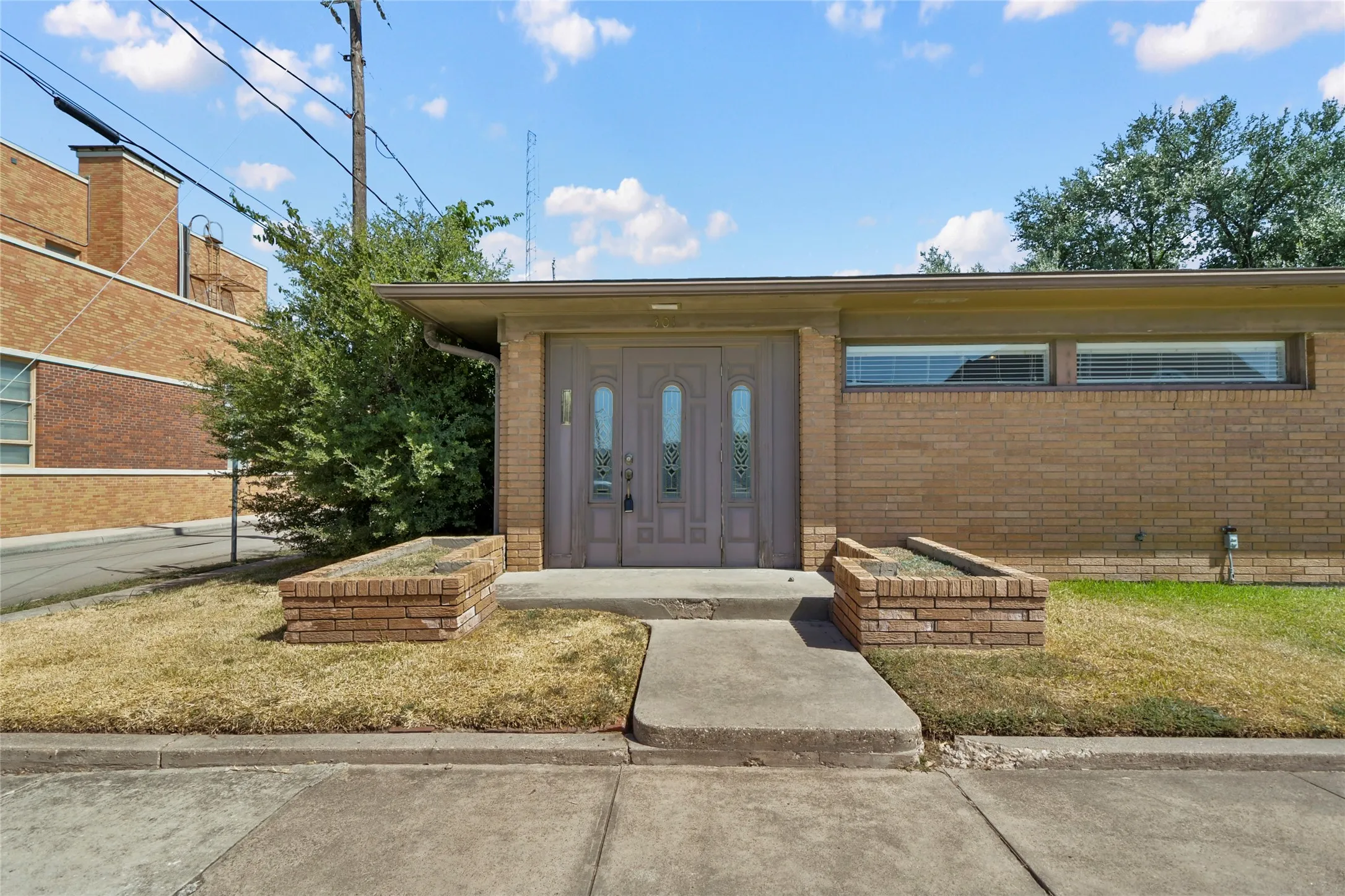 Office For Sale in Cooke County , 301 E Broadway Street, Gainesville, Texas 76240, 0, 0, Garage spaces, 0 Sqft, built in 1960, mls#21365222, Real Estate Agent in Gainesville, Homes For Sale in Cooke county, Homes For Sale in Gainesville, Realtor in Gainesville Texas, Real Estate Brokerage Independent Realty Texas, Luminita Cordes Realtor