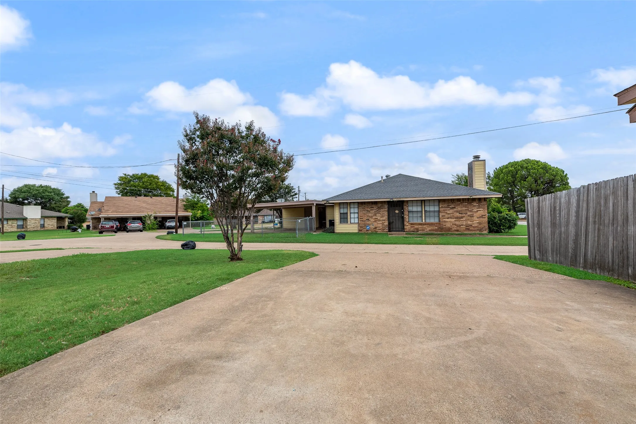 215 Silver Creek, Rear access parking space