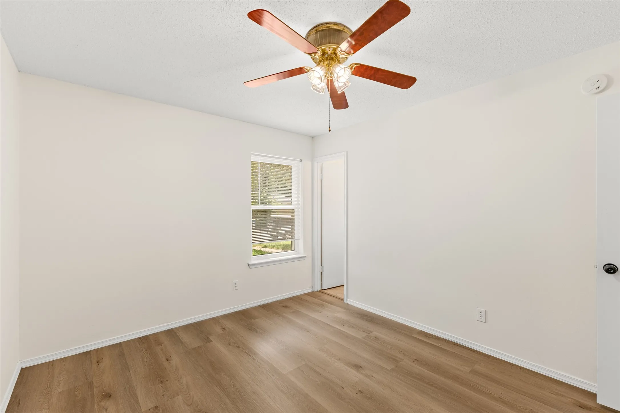 Single Family Residence For Rent in Collin County , 929 Meadow Mead Drive, Allen, Texas 75002, 4 Bedroom, 3 Bathroom, 1 Garage spaces, 1,562 Sqft, built in 1968, mls#21365898, Real Estate Agent in Allen, Homes For Rent in Collin county, Homes For Rent in Allen, Realtor in Allen Texas, Real Estate Brokerage Independent Realty Texas, Luminita Cordes Realtor