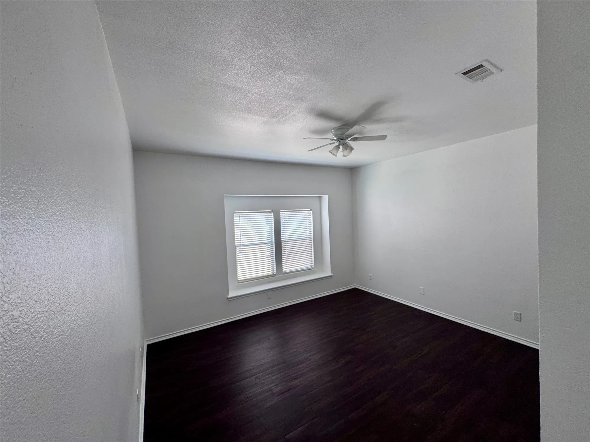 Single Family Residence For Rent in Denton County , 1613 Castle Creek Drive, Little Elm, Texas 75068, 4 Bedroom, 2 Bathroom, 2 Garage spaces, 2,094 Sqft, built in 2007, mls#21367190, Real Estate Agent in Little Elm, Homes For Rent in Denton county, Homes For Rent in Little Elm, Realtor in Little Elm Texas, Real Estate Brokerage Independent Realty Texas, Luminita Cordes Realtor