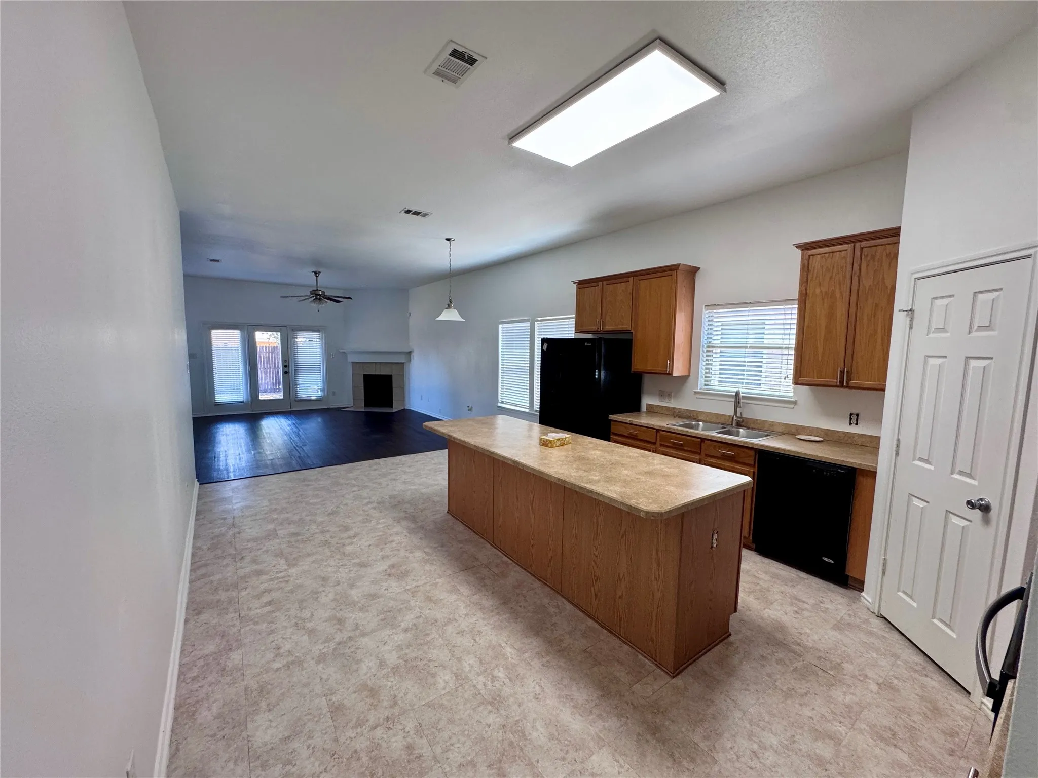 Single Family Residence For Rent in Denton County , 1613 Castle Creek Drive, Little Elm, Texas 75068, 4 Bedroom, 2 Bathroom, 2 Garage spaces, 2,094 Sqft, built in 2007, mls#21367190, Real Estate Agent in Little Elm, Homes For Rent in Denton county, Homes For Rent in Little Elm, Realtor in Little Elm Texas, Real Estate Brokerage Independent Realty Texas, Luminita Cordes Realtor
