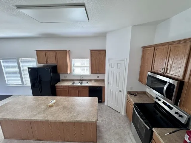 Single Family Residence For Rent in Denton County , 1613 Castle Creek Drive, Little Elm, Texas 75068, 4 Bedroom, 2 Bathroom, 2 Garage spaces, 2,094 Sqft, built in 2007, mls#21367190, Real Estate Agent in Little Elm, Homes For Rent in Denton county, Homes For Rent in Little Elm, Realtor in Little Elm Texas, Real Estate Brokerage Independent Realty Texas, Luminita Cordes Realtor