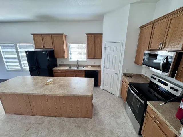 Single Family Residence For Rent in Denton County , 1613 Castle Creek Drive, Little Elm, Texas 75068, 4 Bedroom, 2 Bathroom, 2 Garage spaces, 2,094 Sqft, built in 2007, mls#21367190, Real Estate Agent in Little Elm, Homes For Rent in Denton county, Homes For Rent in Little Elm, Realtor in Little Elm Texas, Real Estate Brokerage Independent Realty Texas, Luminita Cordes Realtor