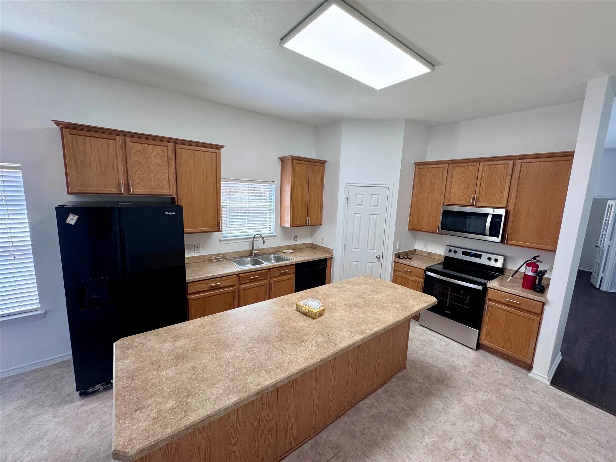 Single Family Residence For Rent in Denton County , 1613 Castle Creek Drive, Little Elm, Texas 75068, 4 Bedroom, 2 Bathroom, 2 Garage spaces, 2,094 Sqft, built in 2007, mls#21367190, Real Estate Agent in Little Elm, Homes For Rent in Denton county, Homes For Rent in Little Elm, Realtor in Little Elm Texas, Real Estate Brokerage Independent Realty Texas, Luminita Cordes Realtor