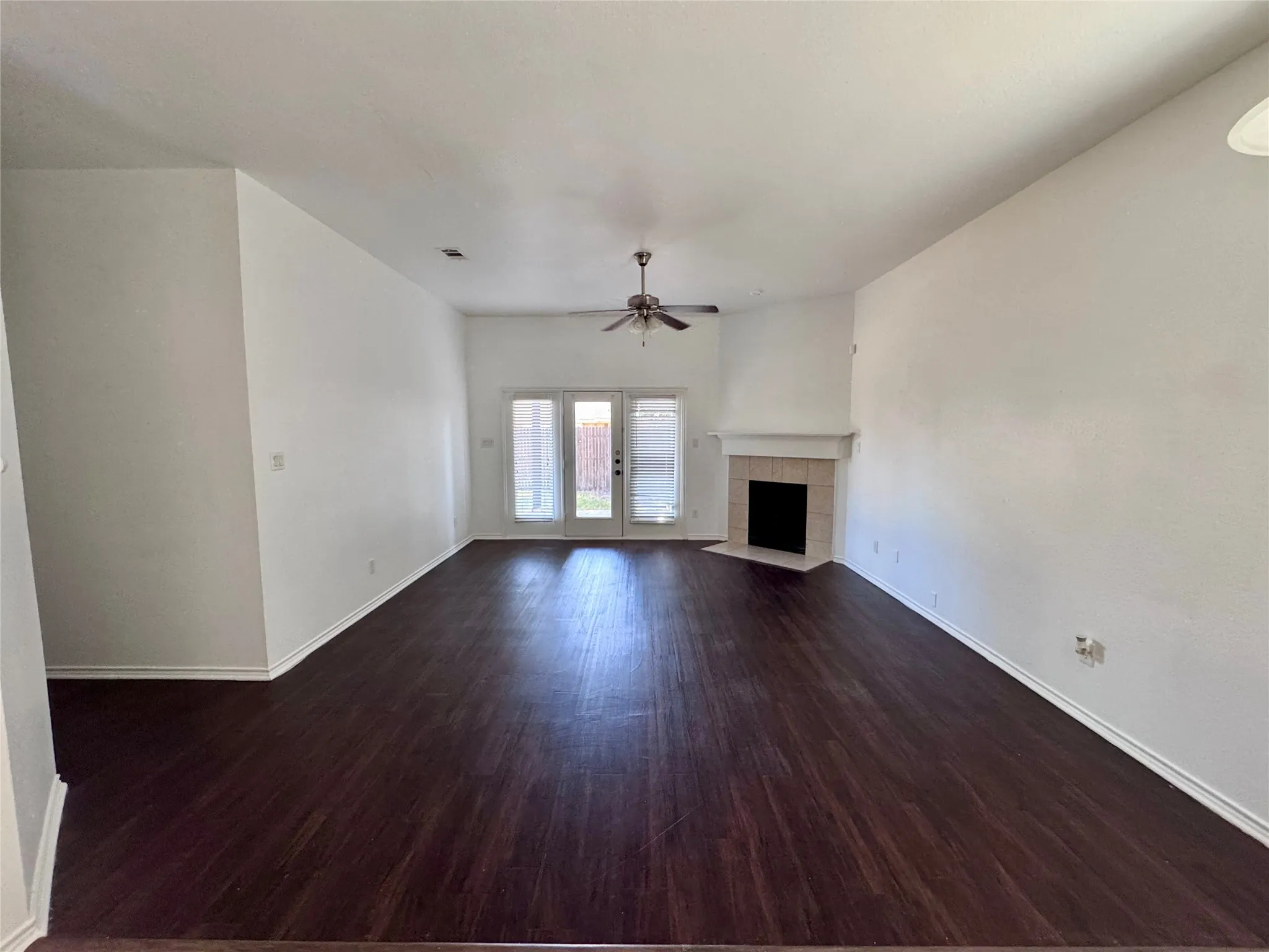 Single Family Residence For Rent in Denton County , 1613 Castle Creek Drive, Little Elm, Texas 75068, 4 Bedroom, 2 Bathroom, 2 Garage spaces, 2,094 Sqft, built in 2007, mls#21367190, Real Estate Agent in Little Elm, Homes For Rent in Denton county, Homes For Rent in Little Elm, Realtor in Little Elm Texas, Real Estate Brokerage Independent Realty Texas, Luminita Cordes Realtor