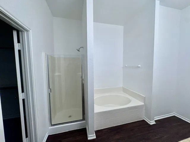 Single Family Residence For Rent in Denton County , 1613 Castle Creek Drive, Little Elm, Texas 75068, 4 Bedroom, 2 Bathroom, 2 Garage spaces, 2,094 Sqft, built in 2007, mls#21367190, Real Estate Agent in Little Elm, Homes For Rent in Denton county, Homes For Rent in Little Elm, Realtor in Little Elm Texas, Real Estate Brokerage Independent Realty Texas, Luminita Cordes Realtor