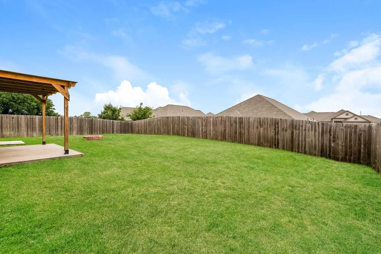 Single Family Residence For Rent in Dallas County , 407 Harvard Drive, Glenn Heights, Texas 75154, 4 Bedroom, 2 Bathroom, 2 Garage spaces, 2,060 Sqft, built in 1998, mls#21367358, Real Estate Agent in Glenn Heights, Homes For Rent in Dallas county, Homes For Rent in Glenn Heights, Realtor in Glenn Heights Texas, Real Estate Brokerage Independent Realty Texas, Luminita Cordes Realtor