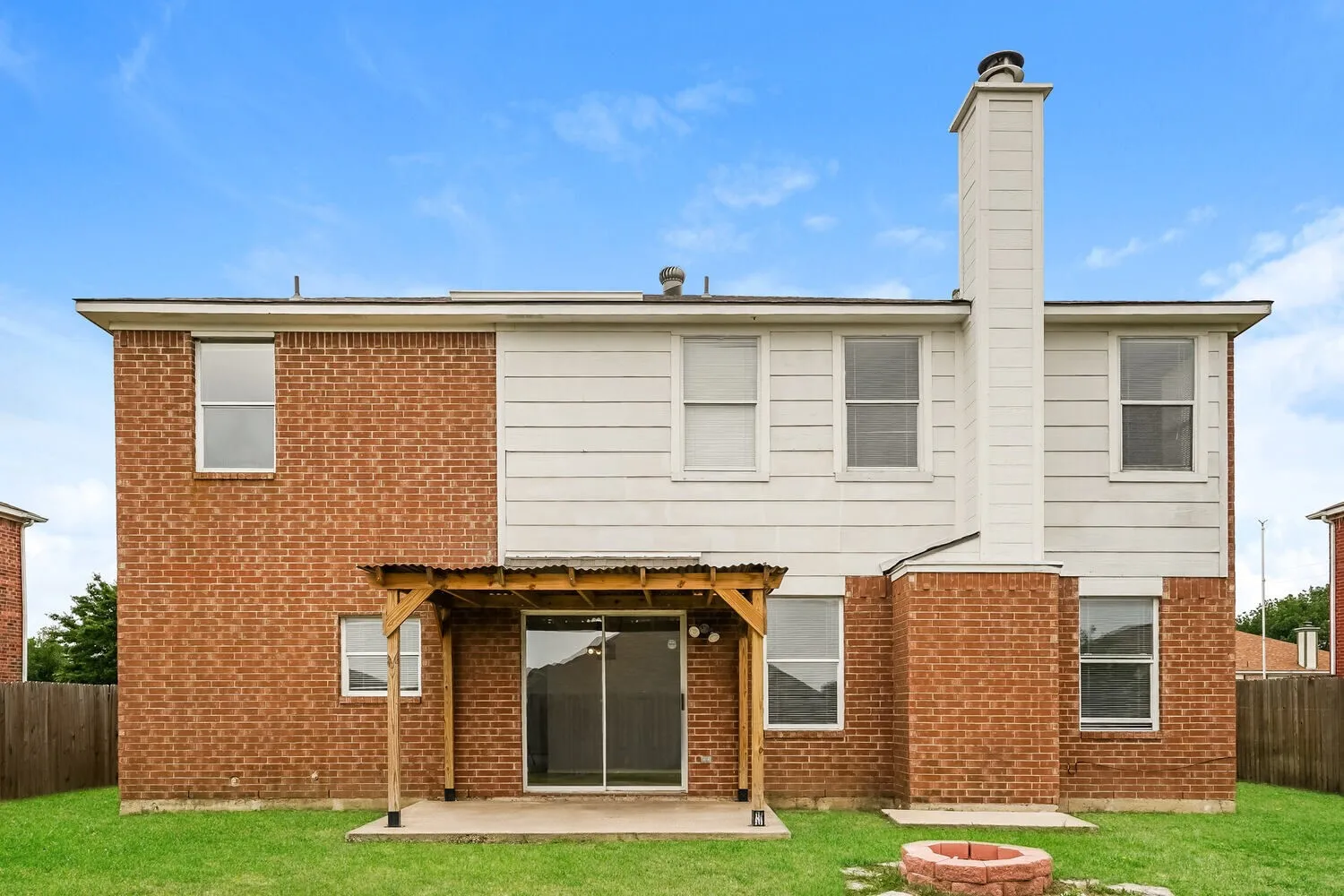 Single Family Residence For Rent in Dallas County , 407 Harvard Drive, Glenn Heights, Texas 75154, 4 Bedroom, 2 Bathroom, 2 Garage spaces, 2,060 Sqft, built in 1998, mls#21367358, Real Estate Agent in Glenn Heights, Homes For Rent in Dallas county, Homes For Rent in Glenn Heights, Realtor in Glenn Heights Texas, Real Estate Brokerage Independent Realty Texas, Luminita Cordes Realtor
