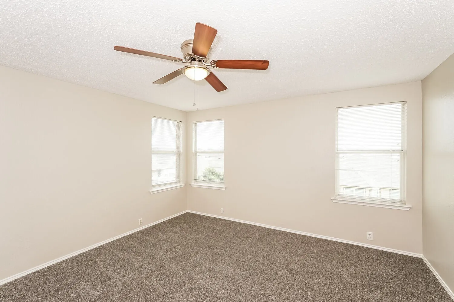 Single Family Residence For Rent in Dallas County , 407 Harvard Drive, Glenn Heights, Texas 75154, 4 Bedroom, 2 Bathroom, 2 Garage spaces, 2,060 Sqft, built in 1998, mls#21367358, Real Estate Agent in Glenn Heights, Homes For Rent in Dallas county, Homes For Rent in Glenn Heights, Realtor in Glenn Heights Texas, Real Estate Brokerage Independent Realty Texas, Luminita Cordes Realtor