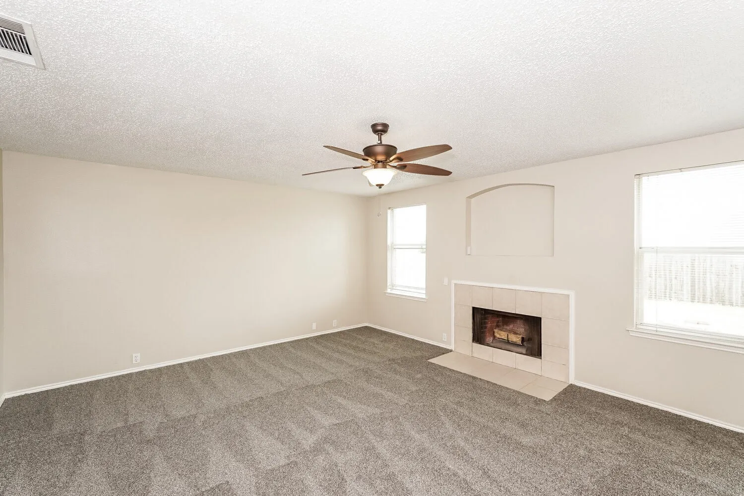 Single Family Residence For Rent in Dallas County , 407 Harvard Drive, Glenn Heights, Texas 75154, 4 Bedroom, 2 Bathroom, 2 Garage spaces, 2,060 Sqft, built in 1998, mls#21367358, Real Estate Agent in Glenn Heights, Homes For Rent in Dallas county, Homes For Rent in Glenn Heights, Realtor in Glenn Heights Texas, Real Estate Brokerage Independent Realty Texas, Luminita Cordes Realtor