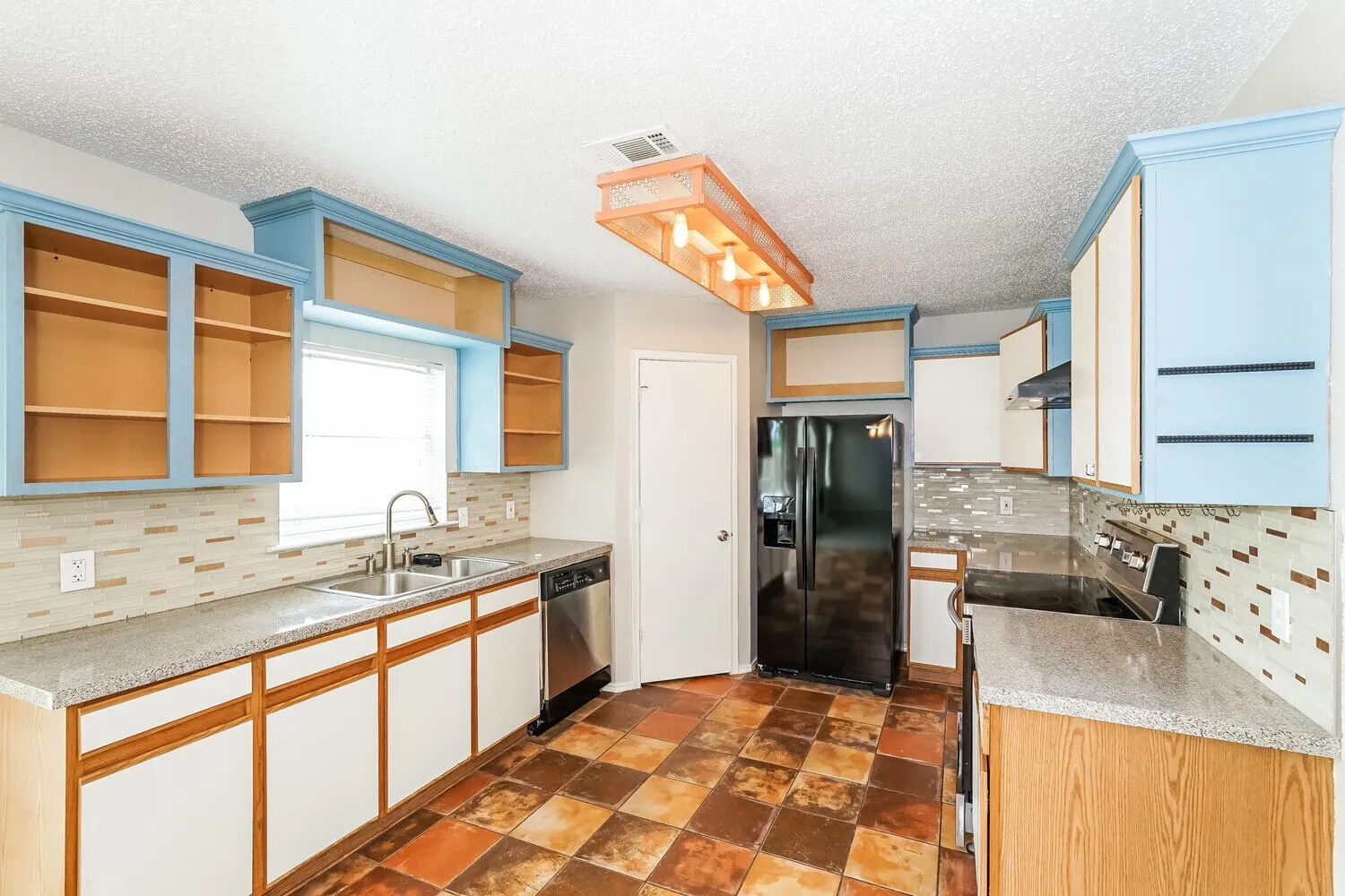 Single Family Residence For Rent in Dallas County , 407 Harvard Drive, Glenn Heights, Texas 75154, 4 Bedroom, 2 Bathroom, 2 Garage spaces, 2,060 Sqft, built in 1998, mls#21367358, Real Estate Agent in Glenn Heights, Homes For Rent in Dallas county, Homes For Rent in Glenn Heights, Realtor in Glenn Heights Texas, Real Estate Brokerage Independent Realty Texas, Luminita Cordes Realtor