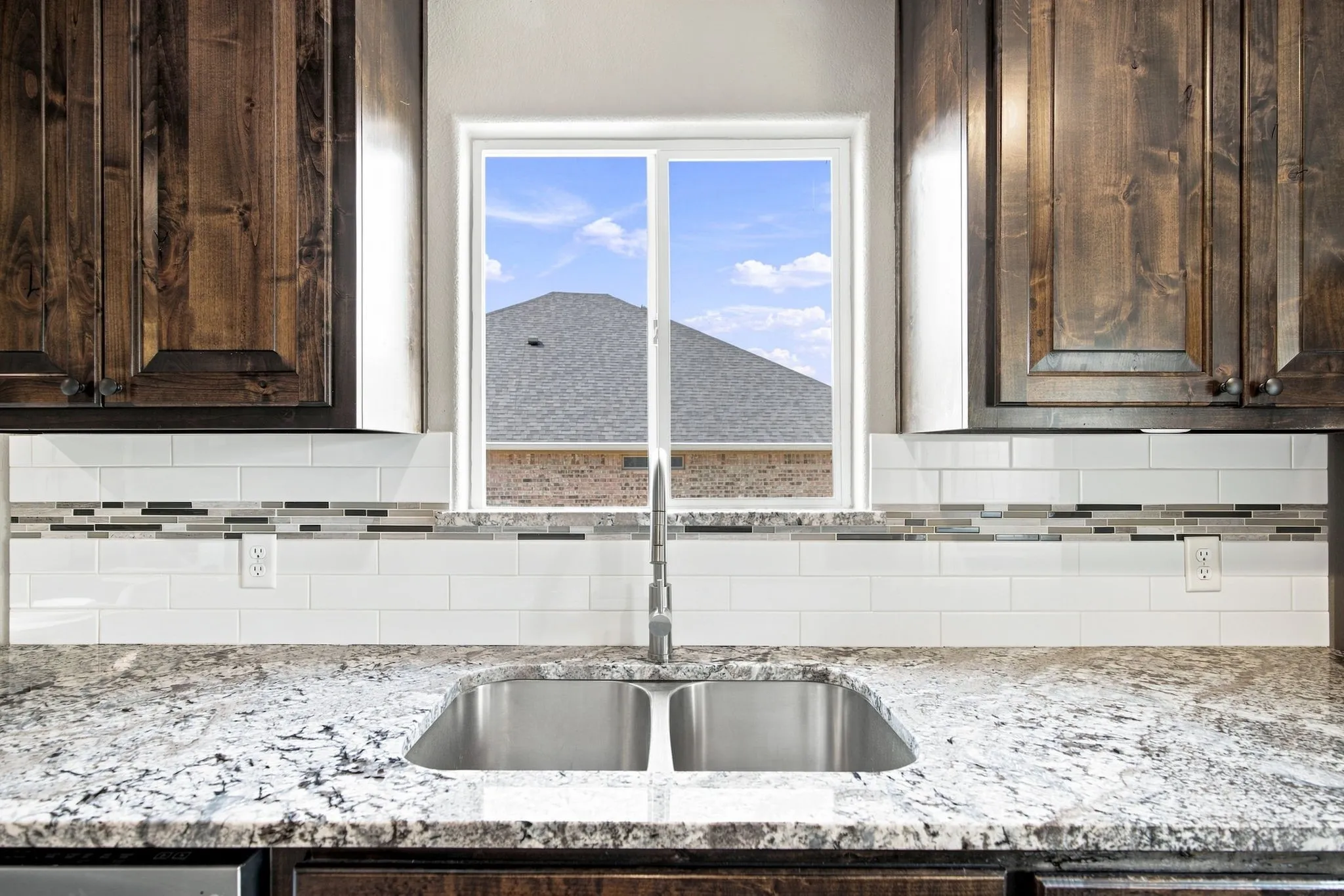 Single Family Residence For Sale in Hood County , 5101 Santa Fe Street, Granbury, Texas 76048, 3 Bedroom, 2 Bathroom, 2 Garage spaces, 1,867 Sqft, built in 2020, mls#21365223, Real Estate Agent in Granbury, Homes For Sale in Hood county, Homes For Sale in Granbury, Realtor in Granbury Texas, Real Estate Brokerage Independent Realty Texas, Luminita Cordes Realtor