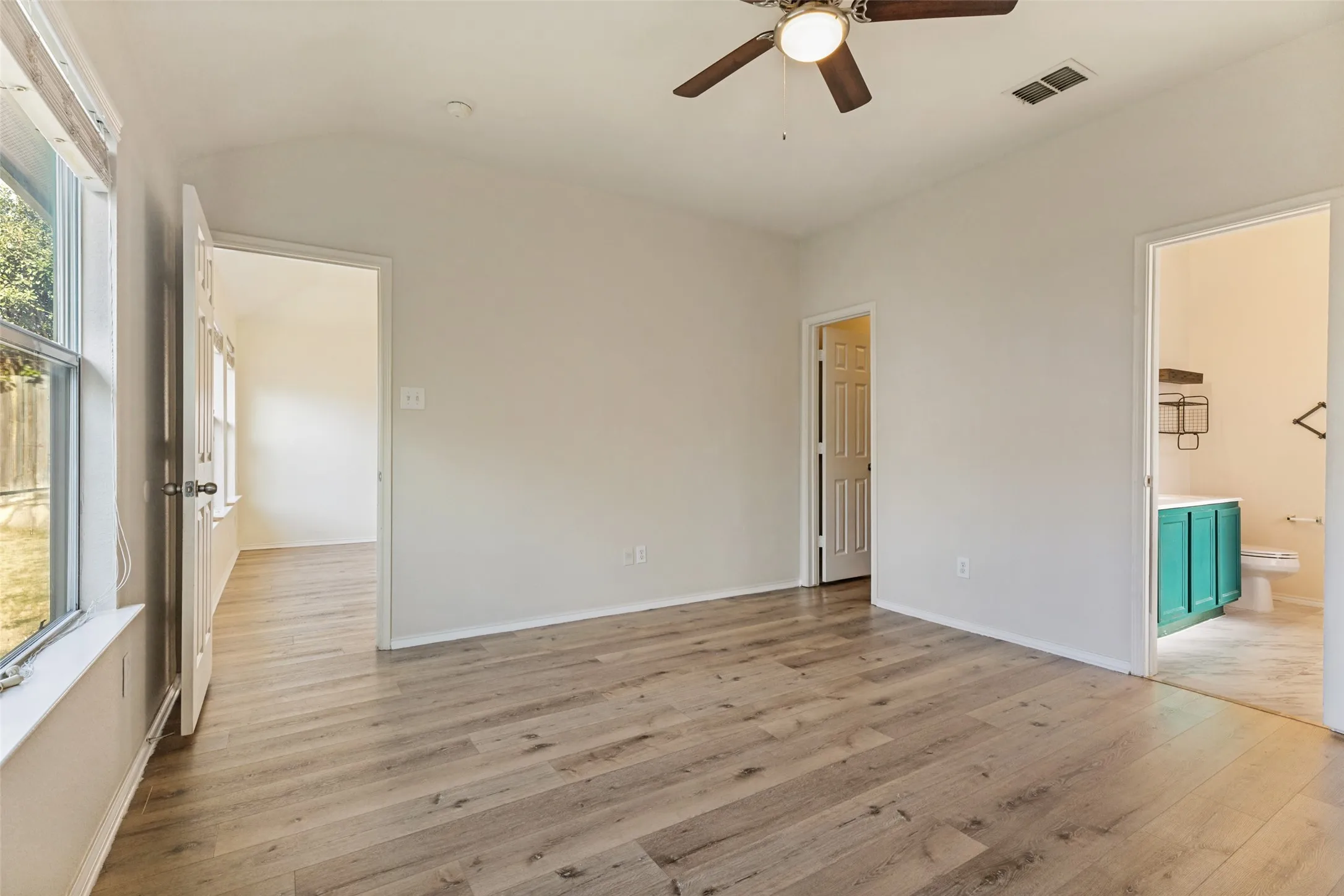 Single Family Residence For Sale in Tarrant County , 3804 Jade Street, Fort Worth, Texas 76244, 3 Bedroom, 2 Bathroom, 2 Garage spaces, 1,529 Sqft, built in 2006, mls#21366601, Real Estate Agent in Fort Worth, Homes For Sale in Tarrant county, Homes For Sale in Fort Worth, Realtor in Fort Worth Texas, Real Estate Brokerage Independent Realty Texas, Luminita Cordes Realtor