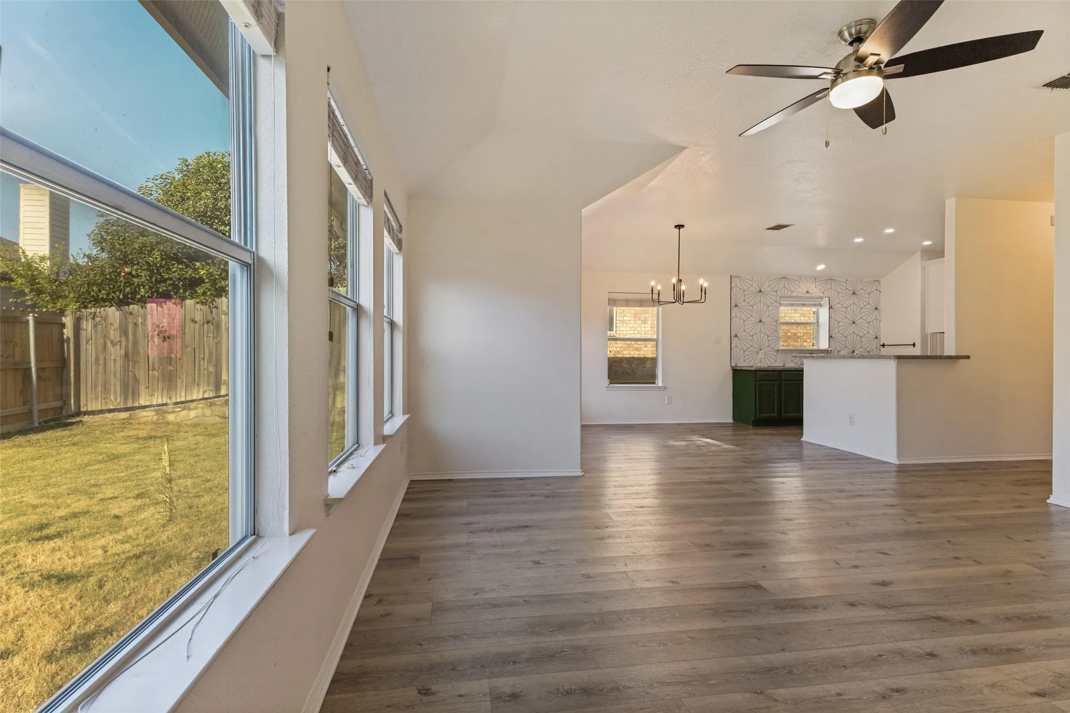 Single Family Residence For Sale in Tarrant County , 3804 Jade Street, Fort Worth, Texas 76244, 3 Bedroom, 2 Bathroom, 2 Garage spaces, 1,529 Sqft, built in 2006, mls#21366601, Real Estate Agent in Fort Worth, Homes For Sale in Tarrant county, Homes For Sale in Fort Worth, Realtor in Fort Worth Texas, Real Estate Brokerage Independent Realty Texas, Luminita Cordes Realtor