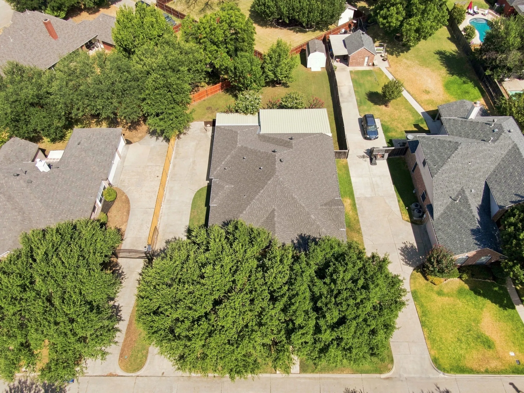 Single Family Residence For Sale in Tarrant County , 711 Coal Creek Drive, Mansfield, Texas 76063, 4 Bedroom, 2 Bathroom, 3 Garage spaces, 2,482 Sqft, built in 1996, mls#21367368, Real Estate Agent in Mansfield, Homes For Sale in Tarrant county, Homes For Sale in Mansfield, Realtor in Mansfield Texas, Real Estate Brokerage Independent Realty Texas, Luminita Cordes Realtor