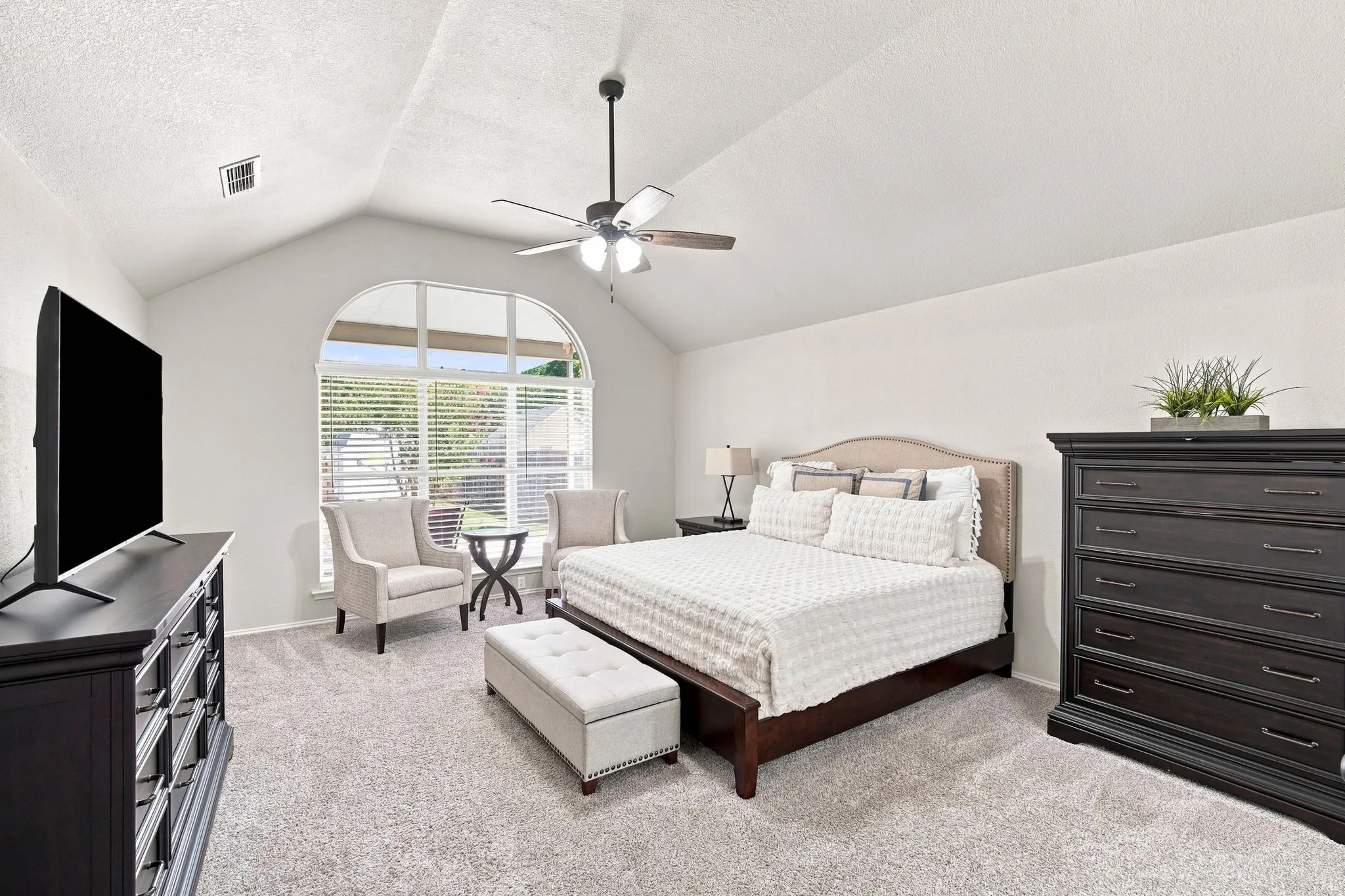 Luxurious master ensuite with space for Texas size furniture.  Sitting space.