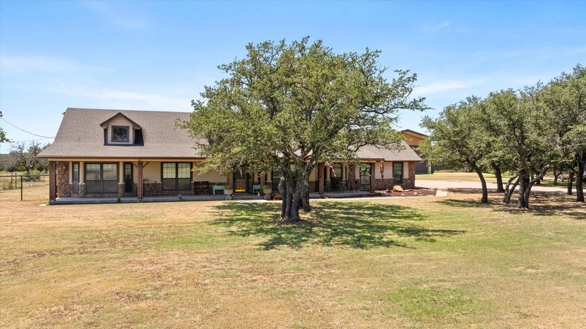 Single Family Residence For Sale in Parker County , 6032 Fm 1886, Azle, Texas 76020, 3 Bedroom, 2 Bathroom, Garage spaces, 2,550 Sqft, built in 1987, mls#21345731, Real Estate Agent in Azle, Homes For Sale in Parker county, Homes For Sale in Azle, Realtor in Azle Texas, Real Estate Brokerage Independent Realty Texas, Luminita Cordes Realtor