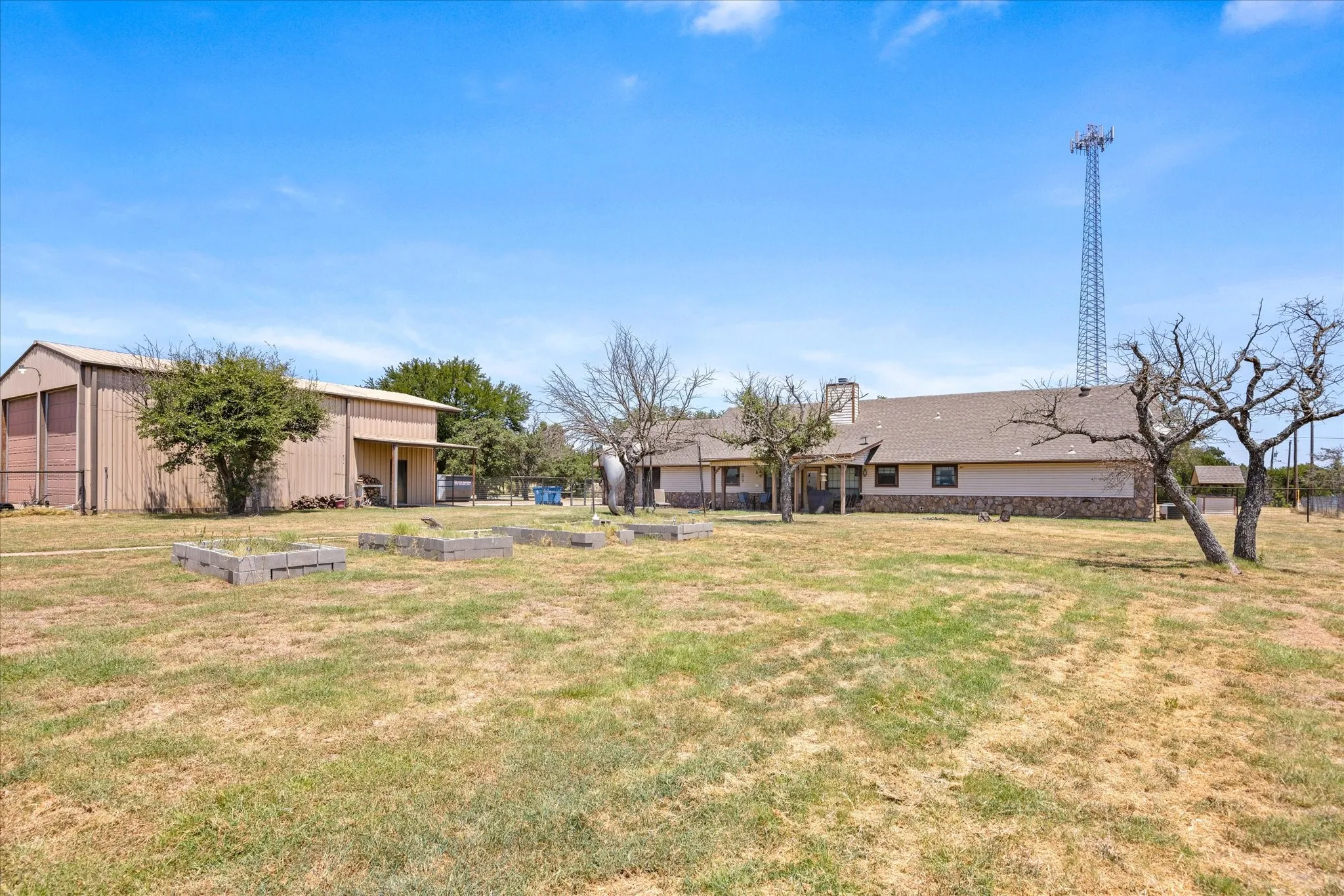 Single Family Residence For Sale in Parker County , 6032 Fm 1886, Azle, Texas 76020, 3 Bedroom, 2 Bathroom, Garage spaces, 2,550 Sqft, built in 1987, mls#21345731, Real Estate Agent in Azle, Homes For Sale in Parker county, Homes For Sale in Azle, Realtor in Azle Texas, Real Estate Brokerage Independent Realty Texas, Luminita Cordes Realtor